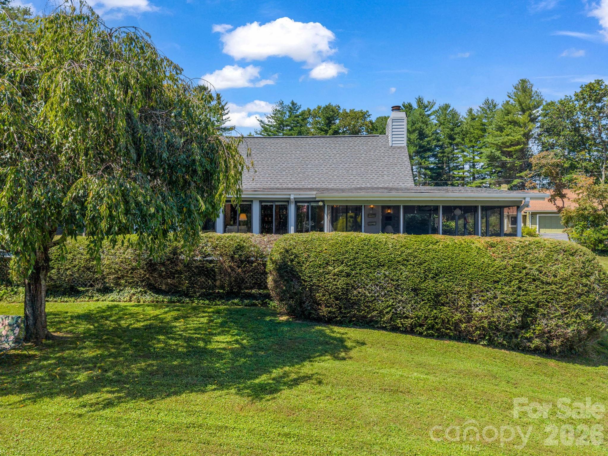 Front of the home, end unit with oversized 2 car garage - 31 Willow Way, Hendersonville