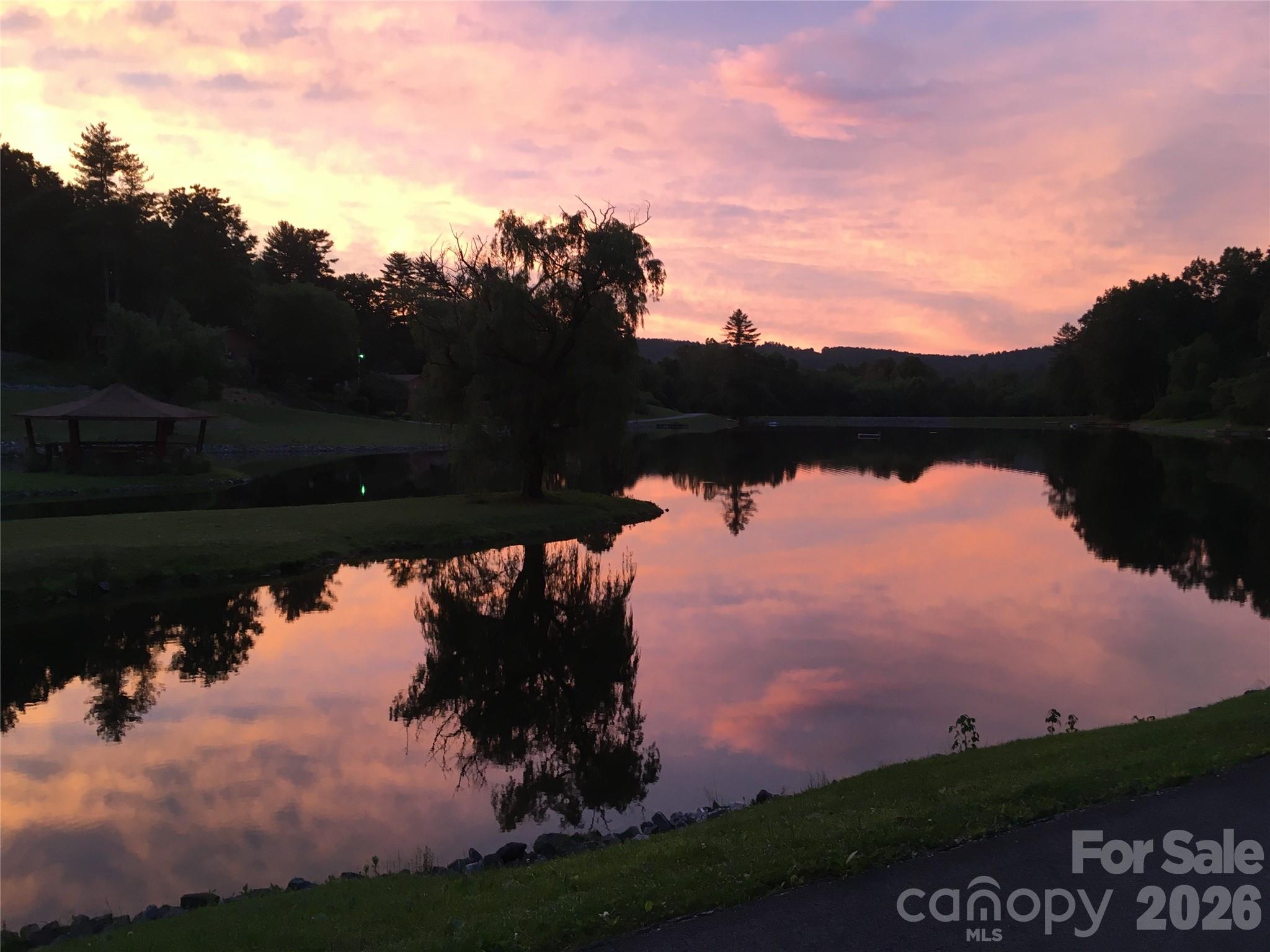 Lake views - 31 Willow Way, Hendersonville