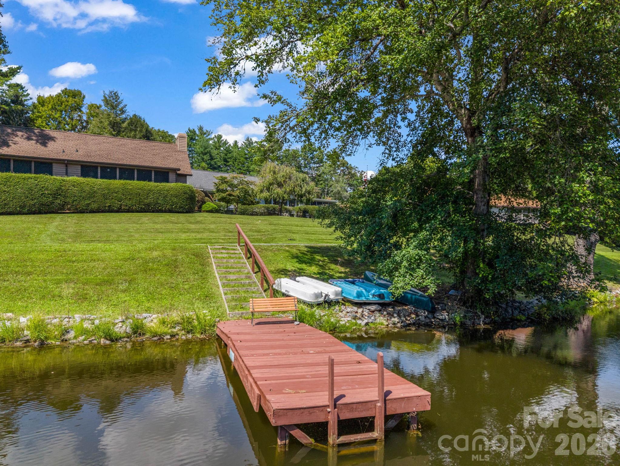 Community docks, gazebo, 8 acre lake with fish - 31 Willow Way, Hendersonville