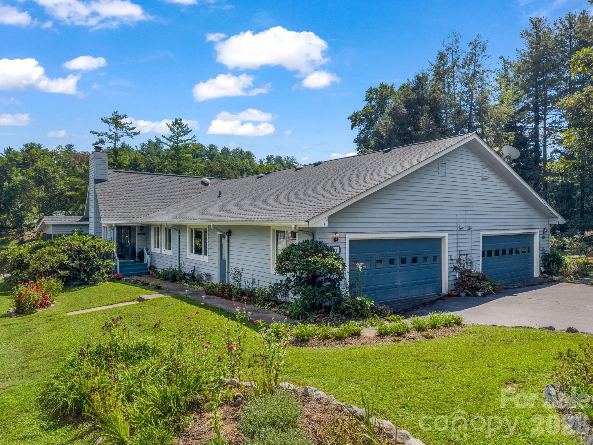 View of the driveway and garage, front door to the left - 31 Willow Way, Hendersonville