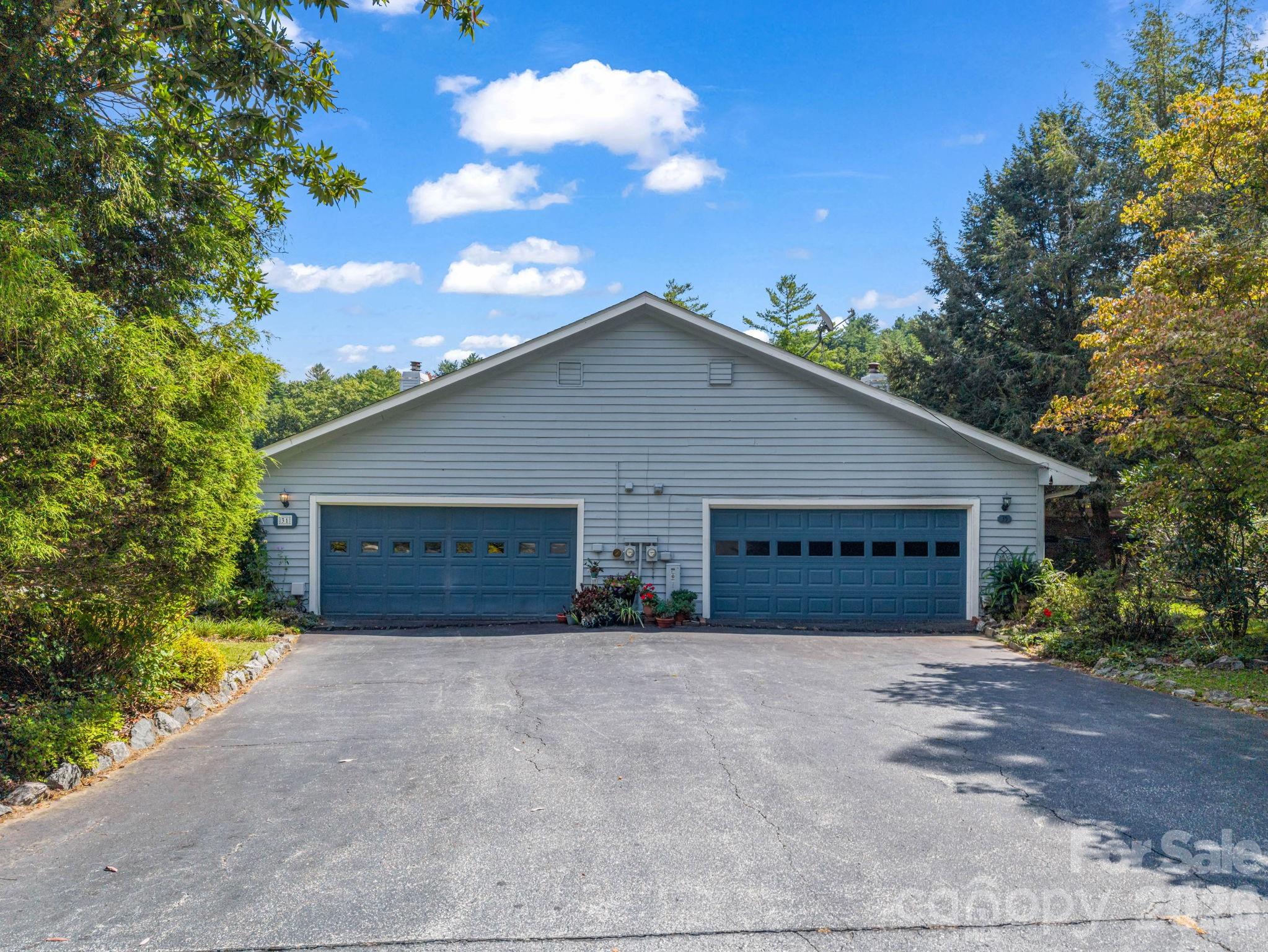 Oversized 2 car garage (left side, end unit) - 31 Willow Way, Hendersonville