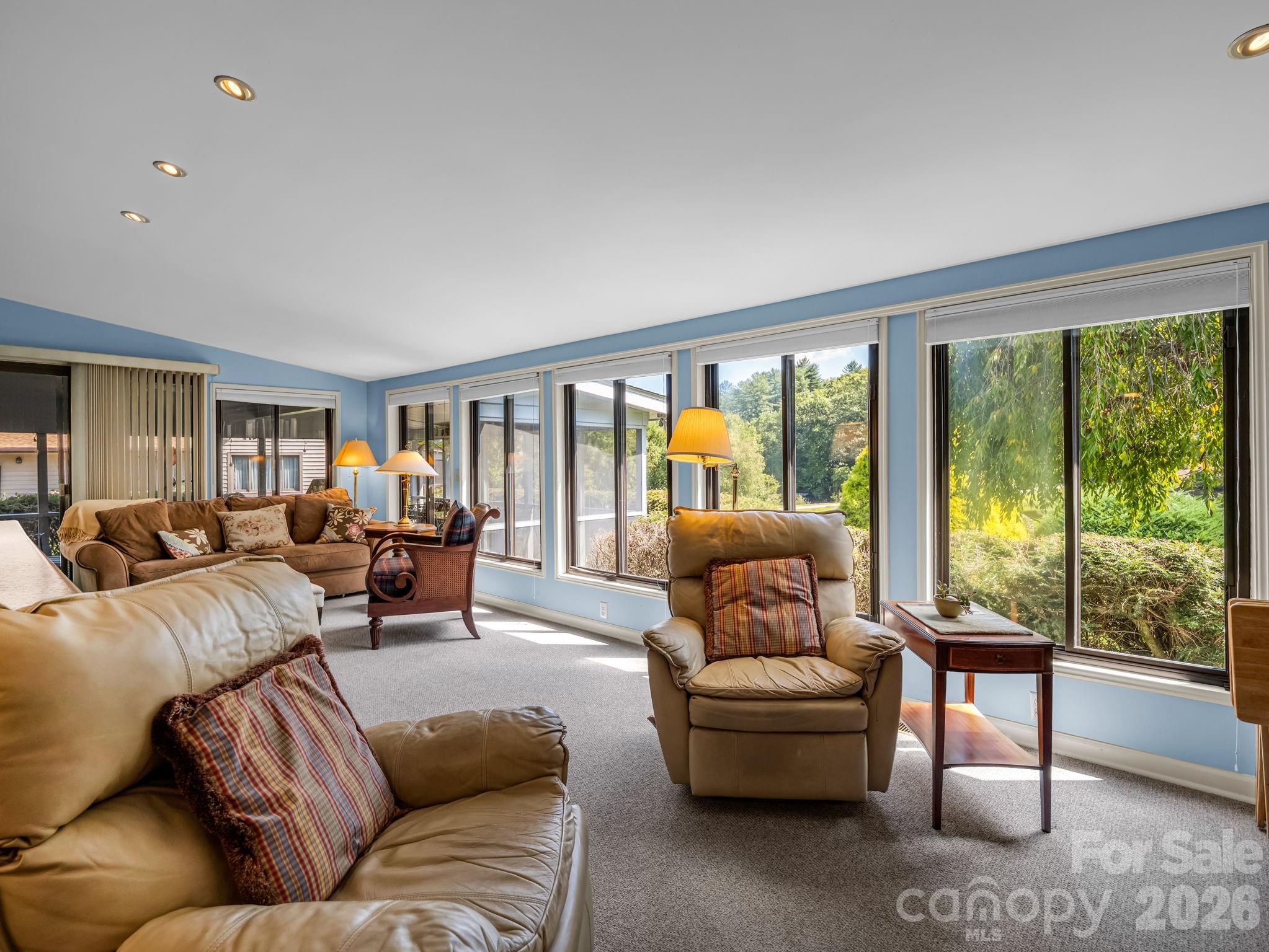 4 seasons heated sunroom overlooking the lake - 31 Willow Way, Hendersonville