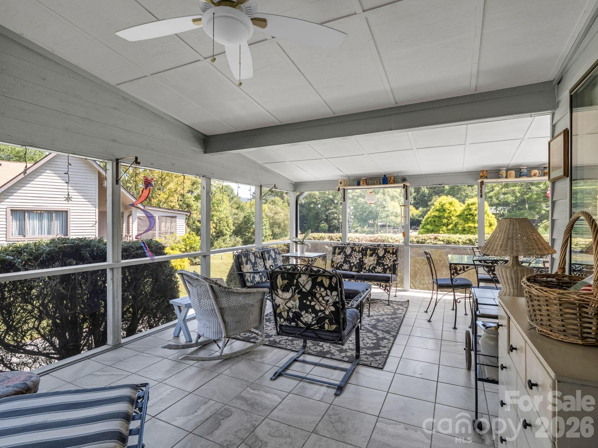 Screened in porch overlooking the lake - 31 Willow Way, Hendersonville
