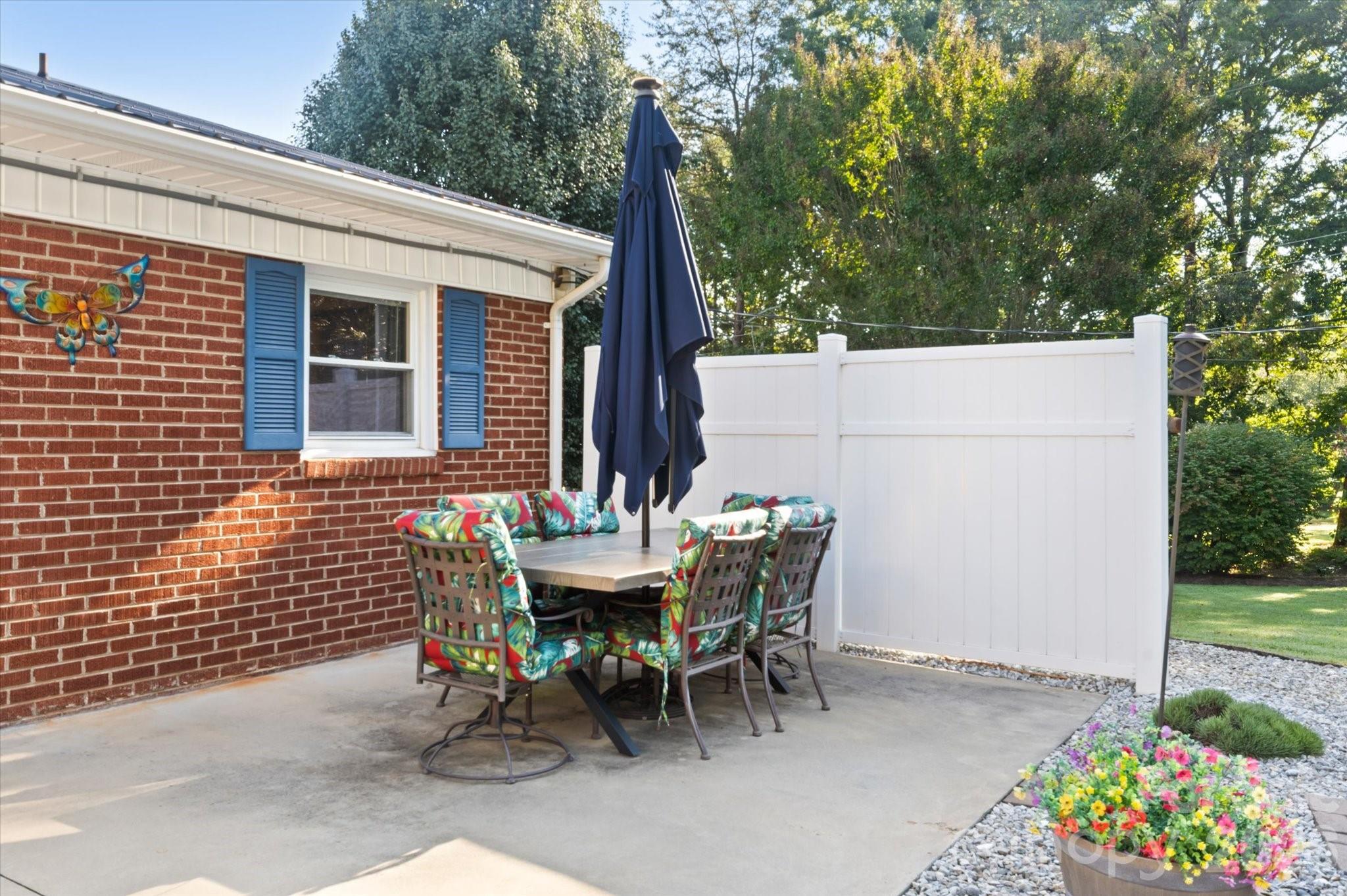 Single Family Residence at 105 Merrywood Drive, Lenoir, photo 31 of 46
