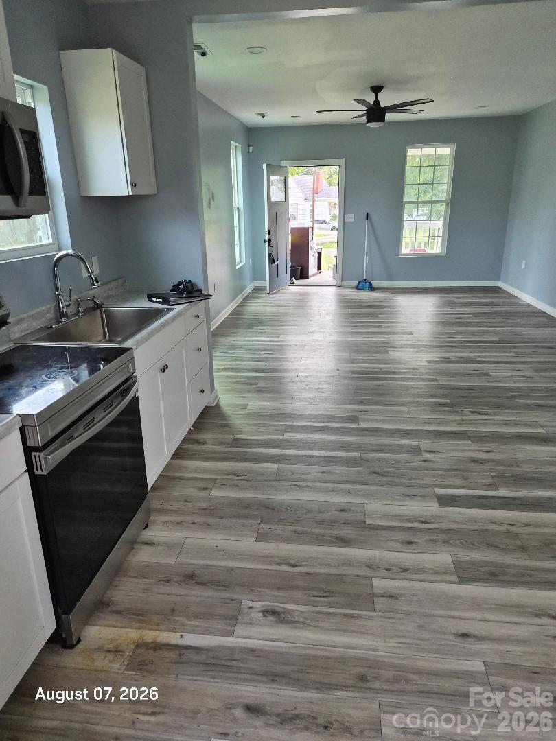 Open Entry Room - 533 Ball Park Drive, Chester