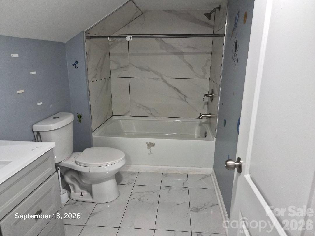 Full Upstairs Bath 3 - 533 Ball Park Drive, Chester
