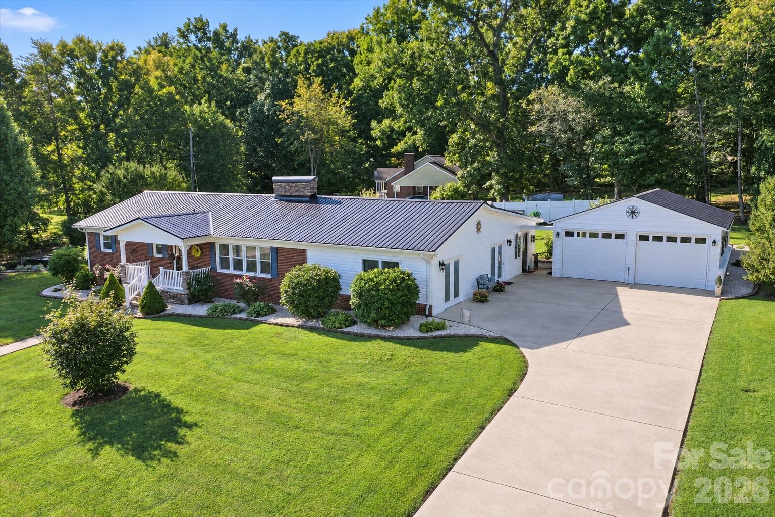 Single Family Residence at 105 Merrywood Drive, Lenoir, photo 2 of 46