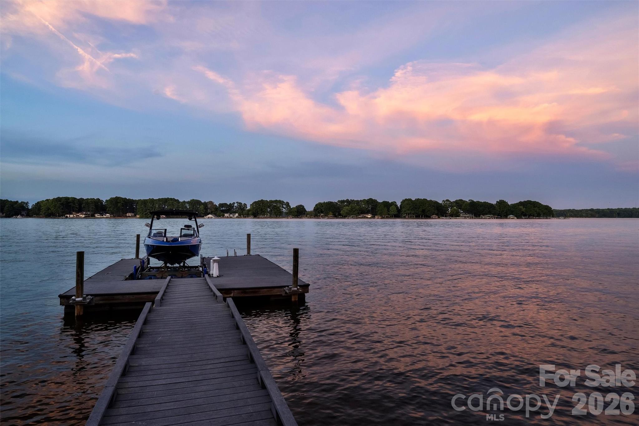 Twilight Pier/Boat Dock and wide-open Lake Norman View. - 125 Falmouth Road, Mooresville