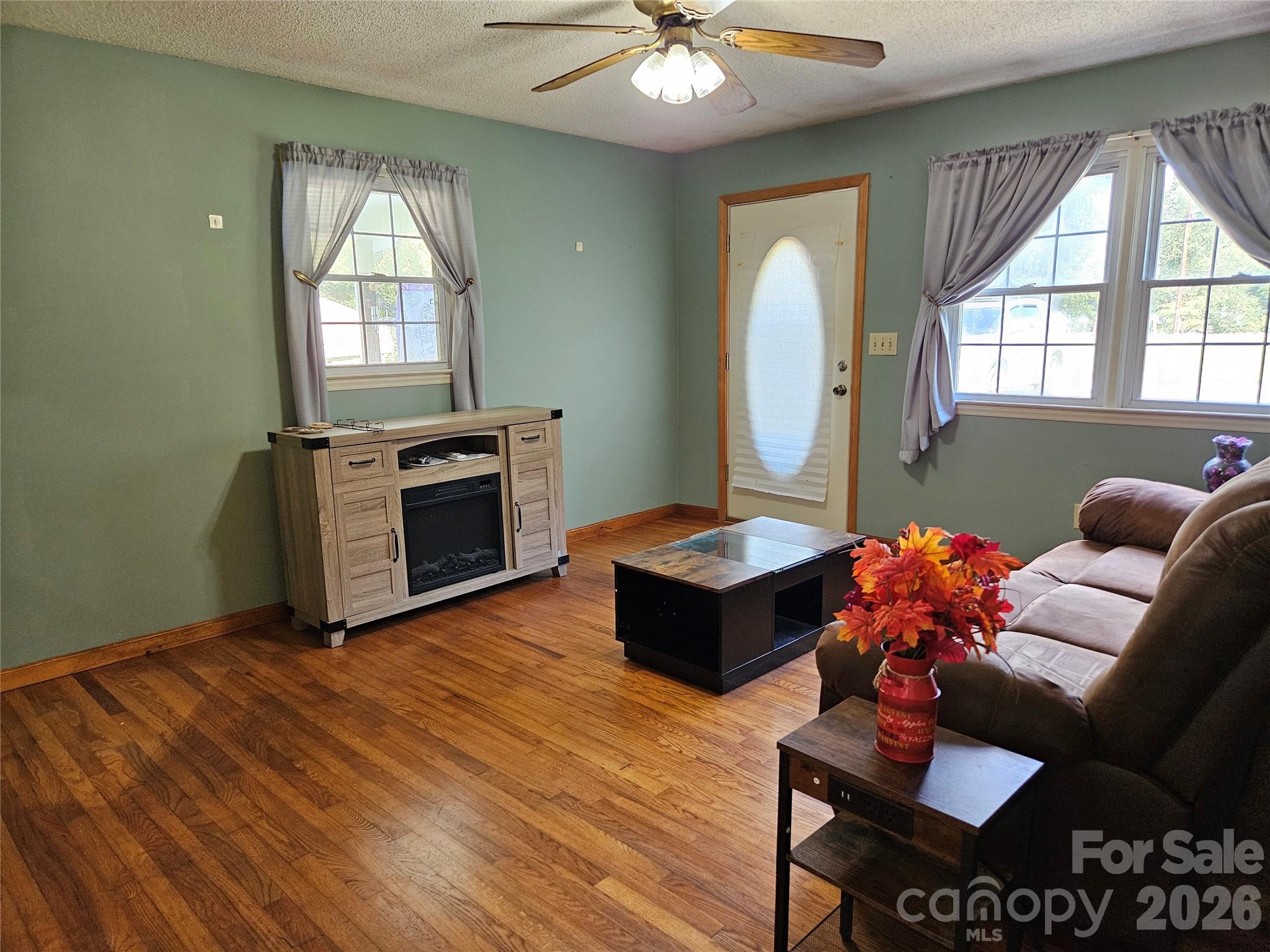 Single Family Residence at 2648 Rose Place, Lenoir, photo 3 of 27