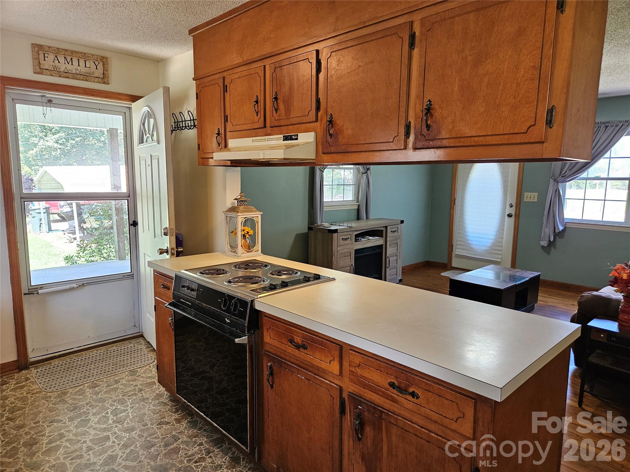 Single Family Residence at 2648 Rose Place, Lenoir, photo 5 of 27