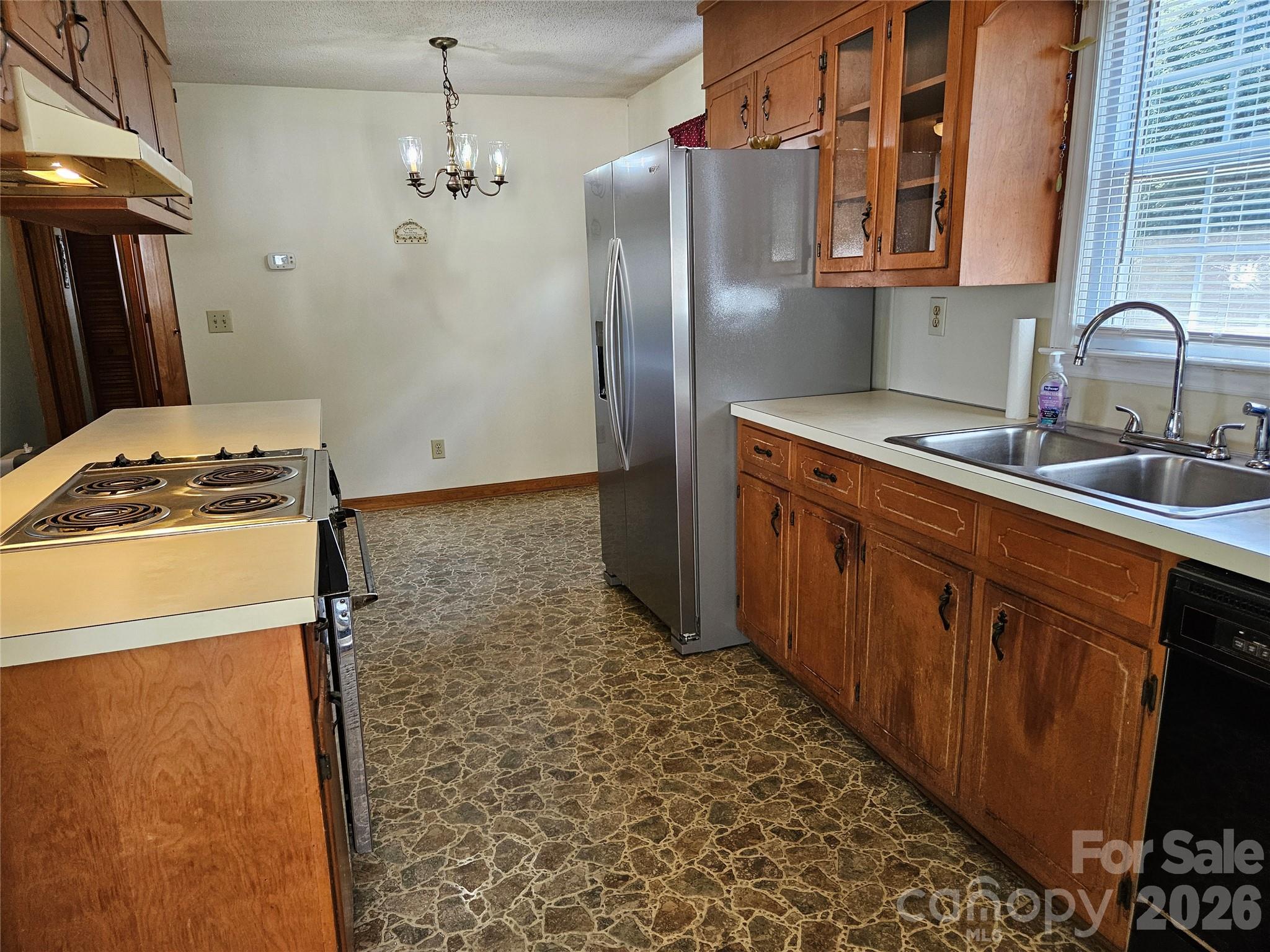 Single Family Residence at 2648 Rose Place, Lenoir, photo 7 of 27