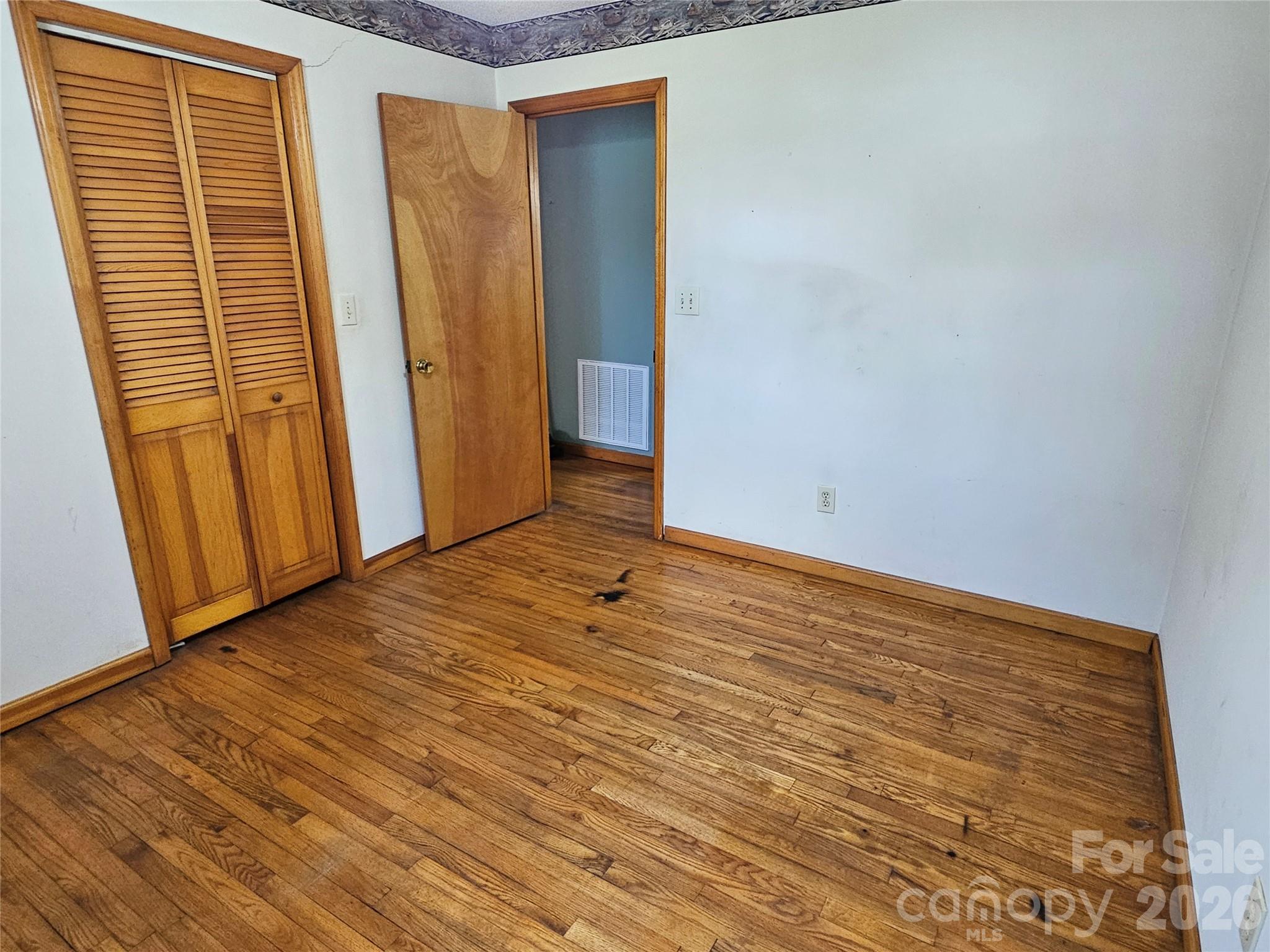 Single Family Residence at 2648 Rose Place, Lenoir, photo 9 of 27