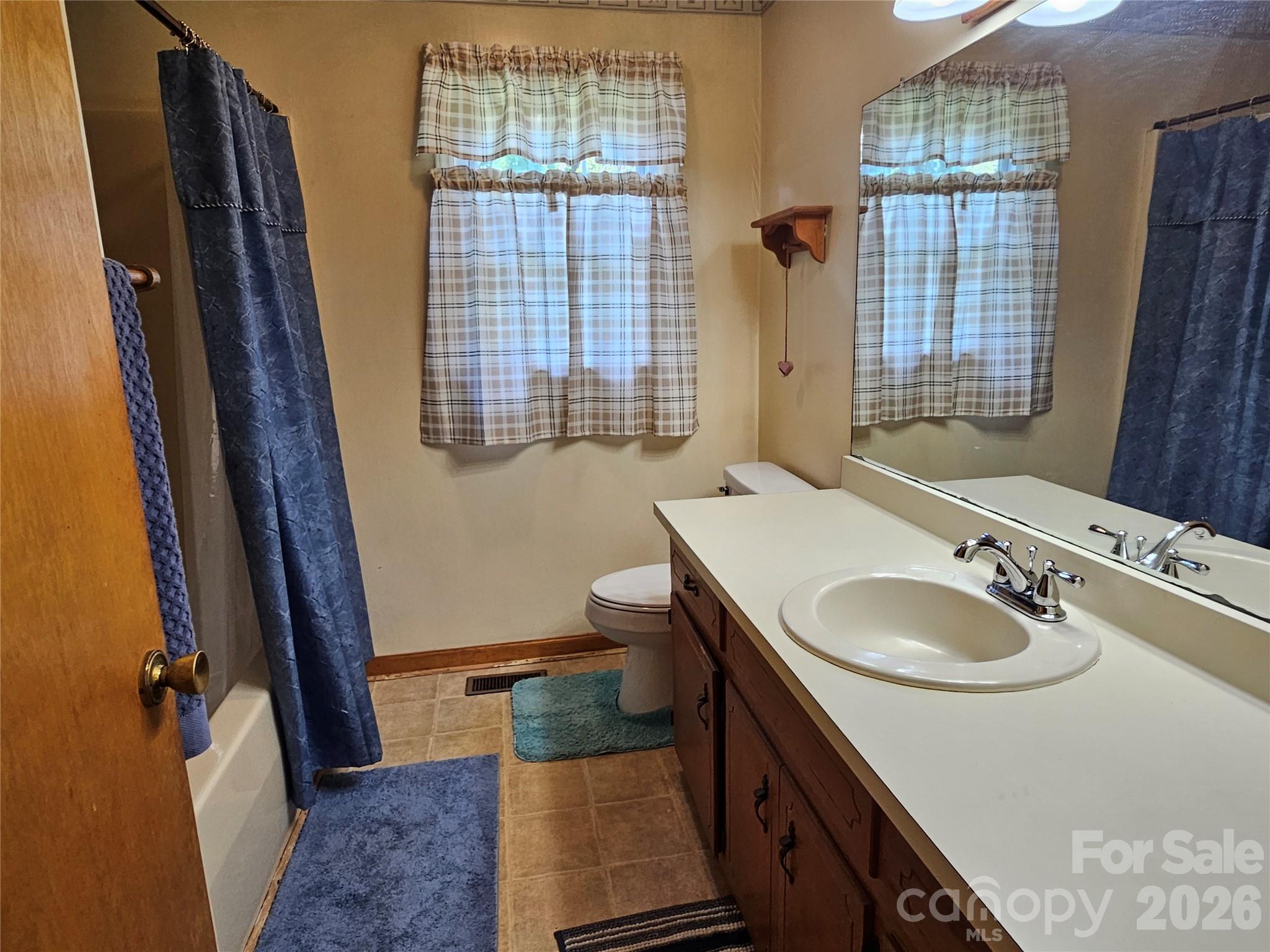 Single Family Residence at 2648 Rose Place, Lenoir, photo 11 of 27