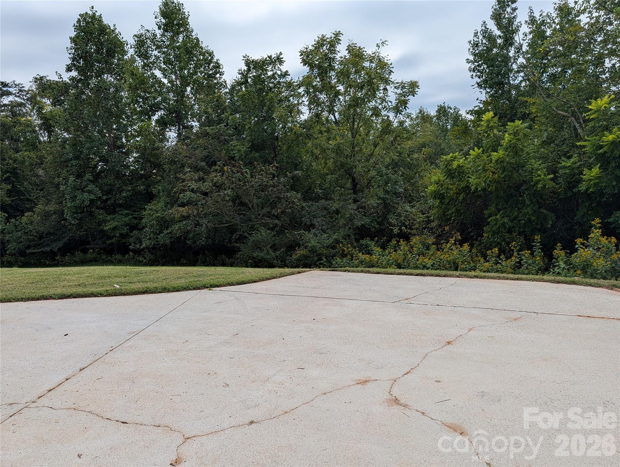 Single Family Residence at 5519 Winding Oak Drive, Hickory, photo 3 of 31