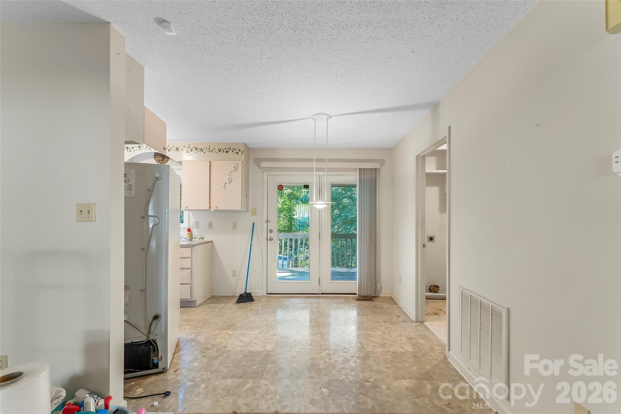 Single Family Residence at 2524 Robinson Road, Newton, photo 2 of 20