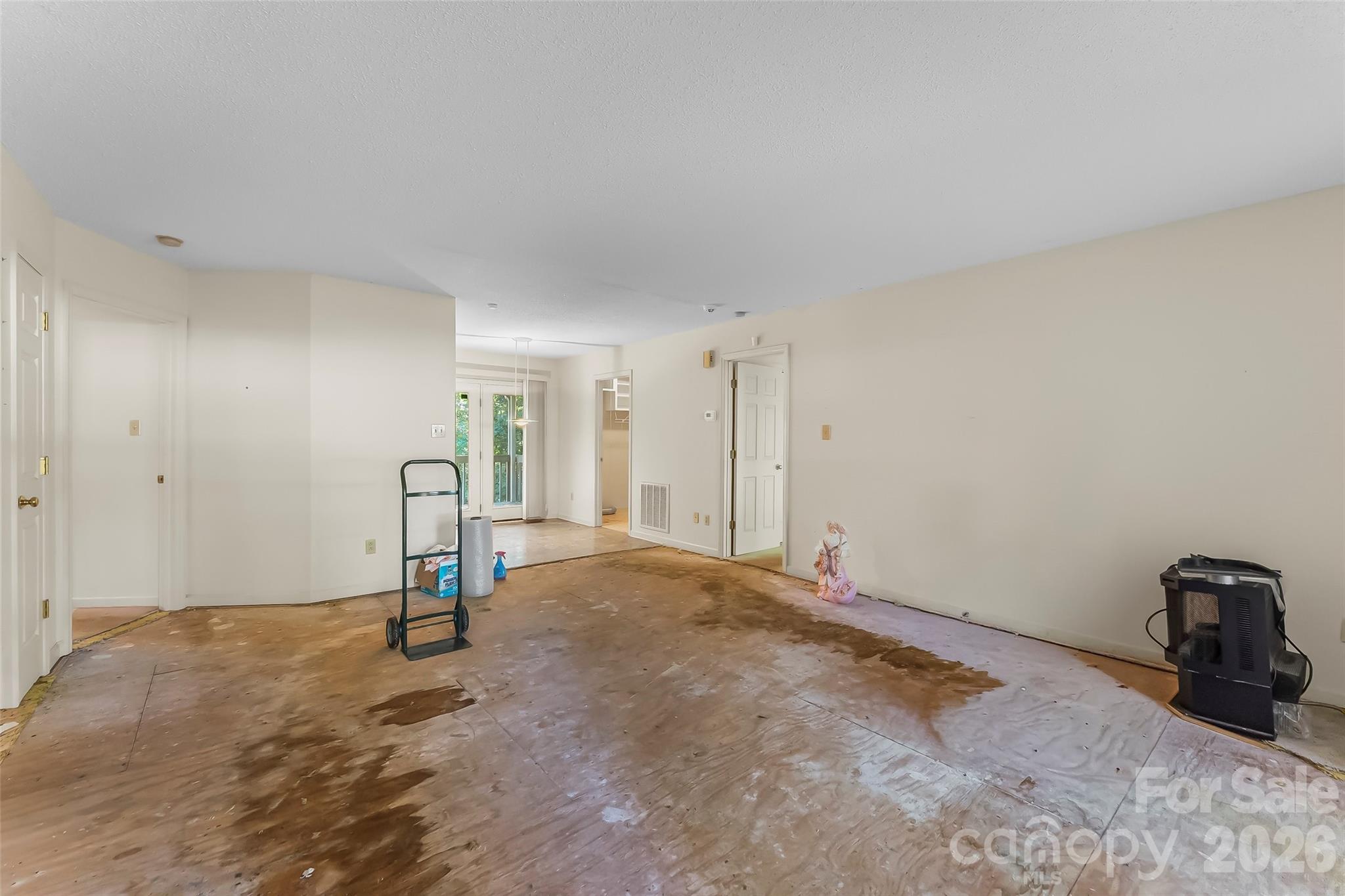 Single Family Residence at 2524 Robinson Road, Newton, photo 3 of 20