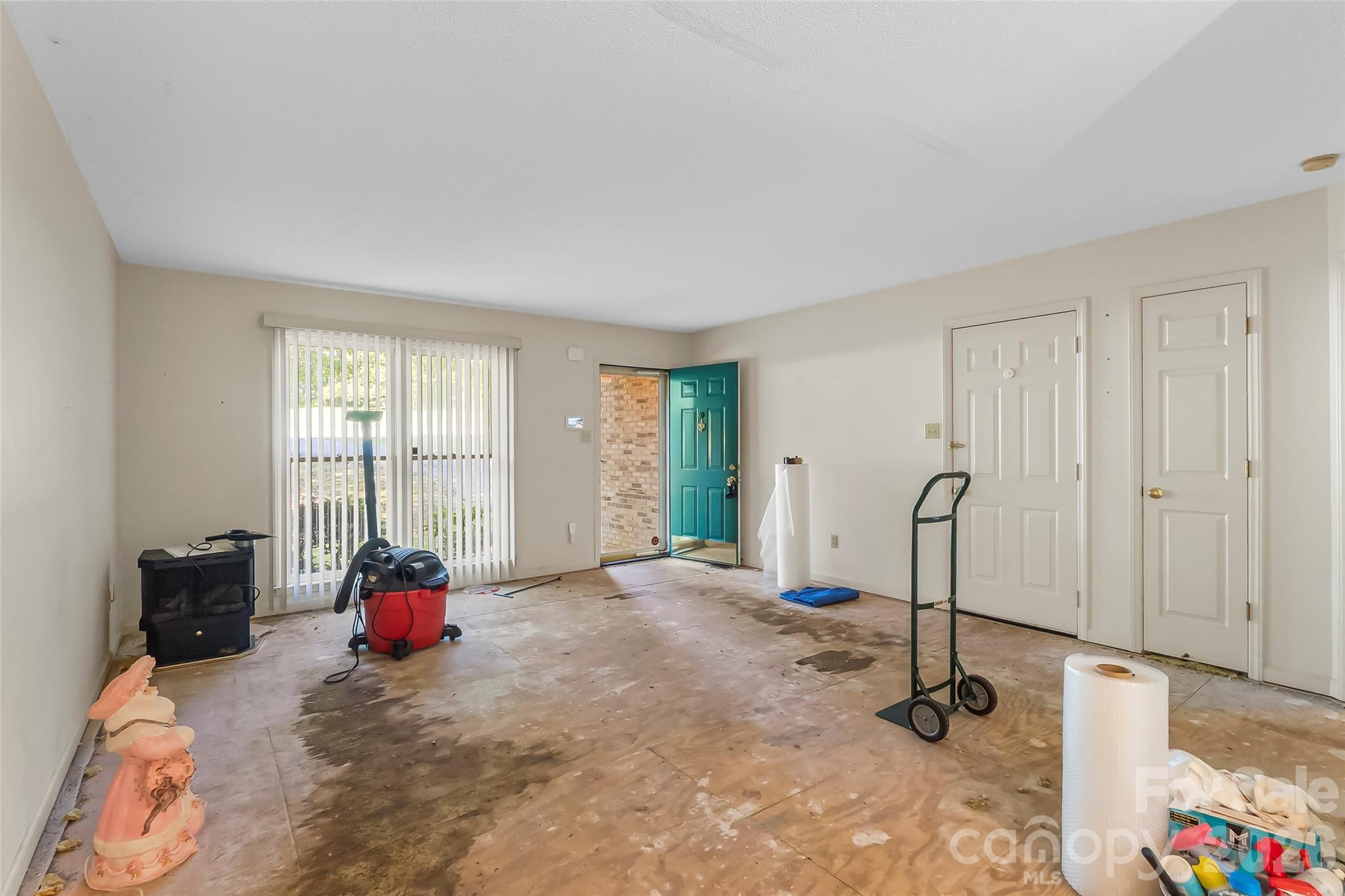 Single Family Residence at 2524 Robinson Road, Newton, photo 5 of 20