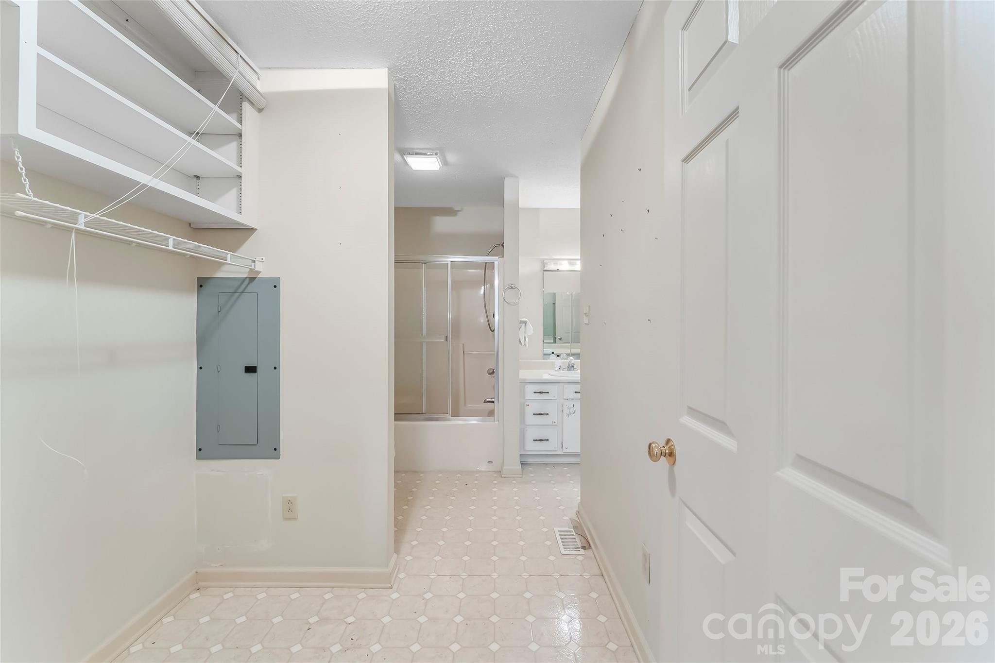 Single Family Residence at 2524 Robinson Road, Newton, photo 6 of 20