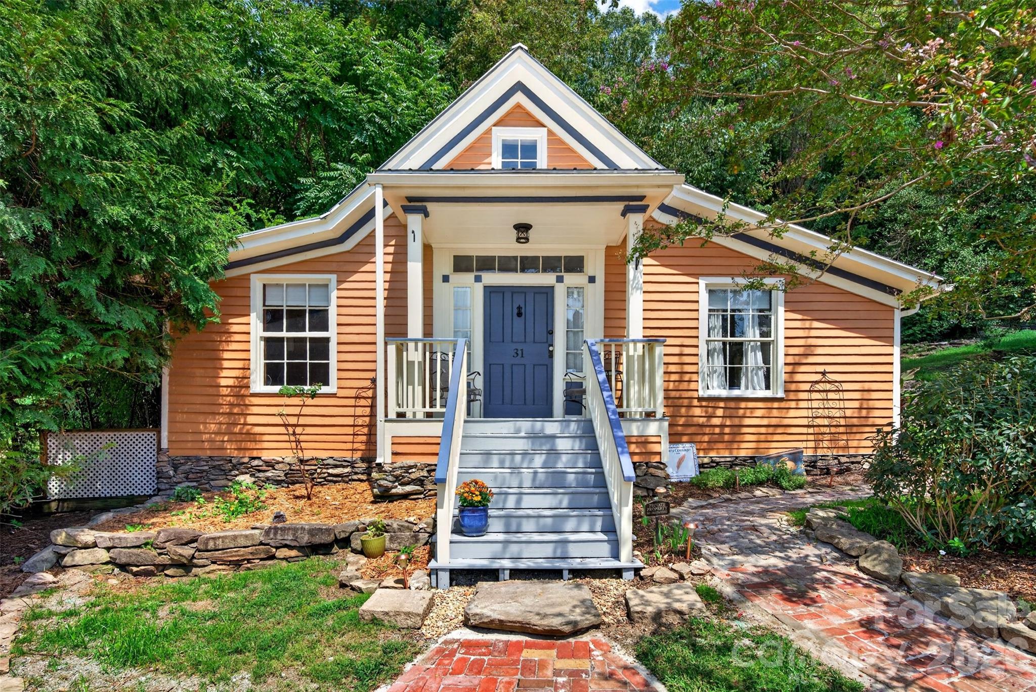 Guest Cottage - 39 S Main Street, Marshall