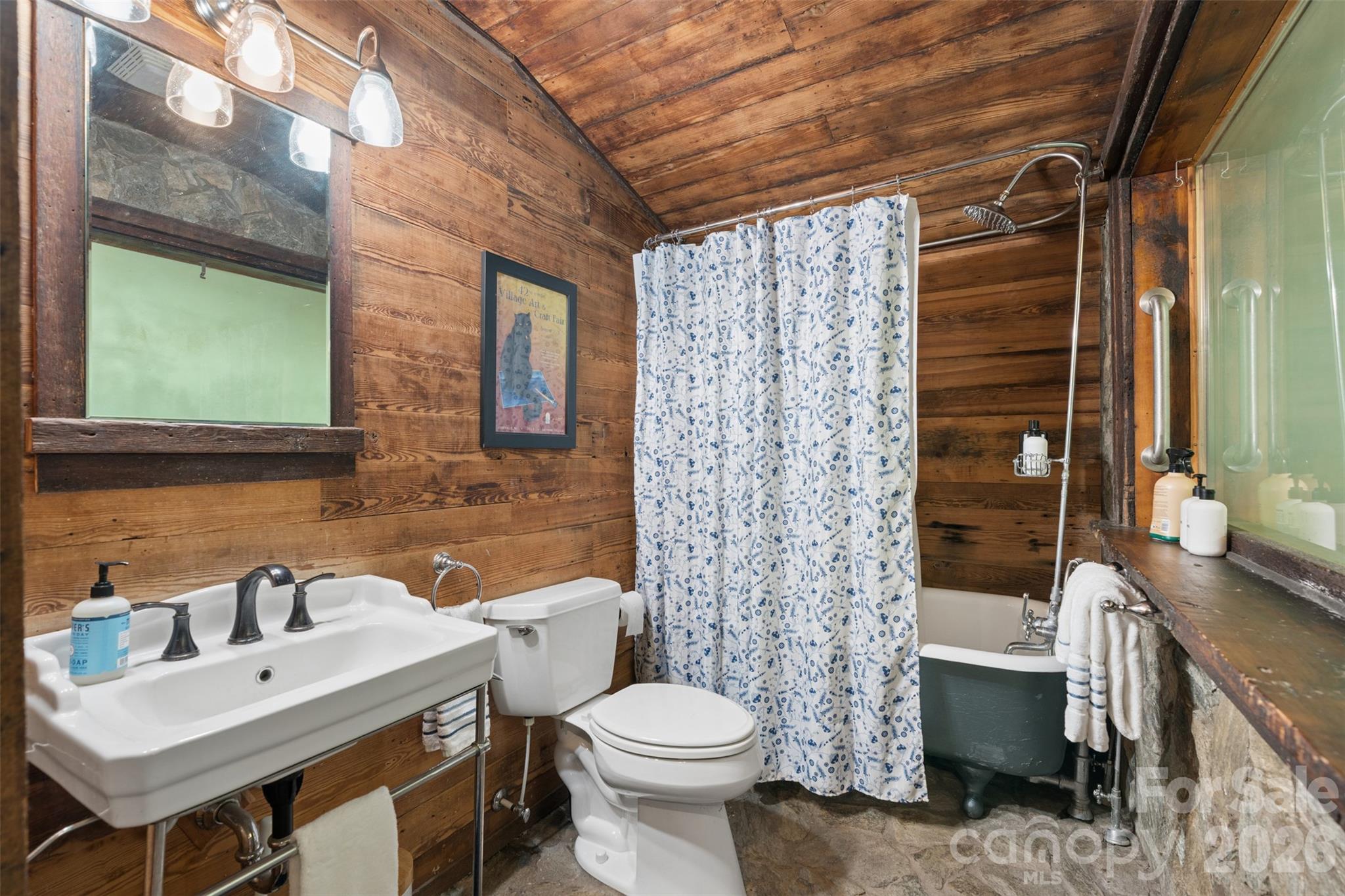 Guest Cottage Full Bathroom - 39 S Main Street, Marshall