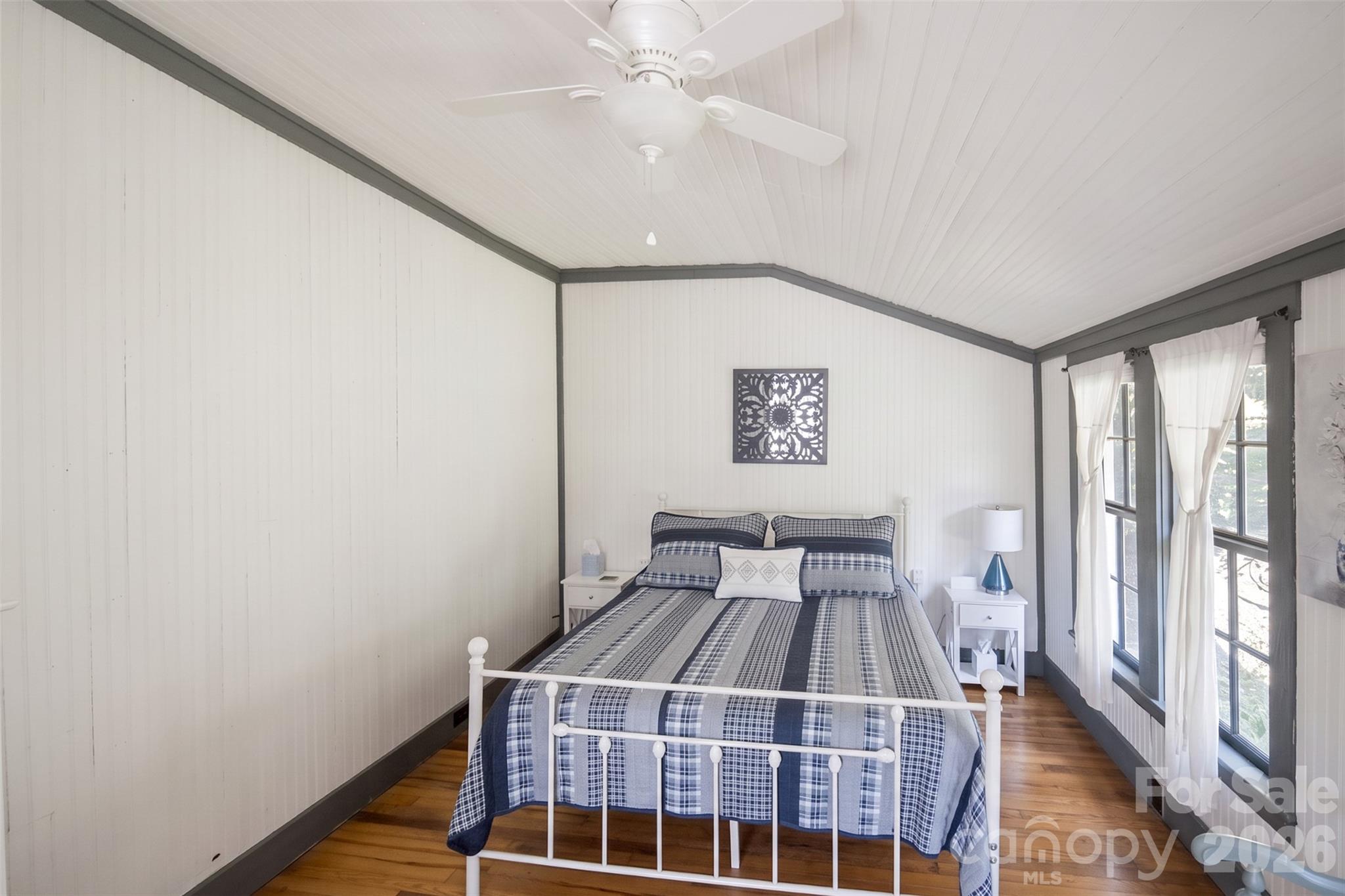 Cottage Bedroom - 39 S Main Street, Marshall