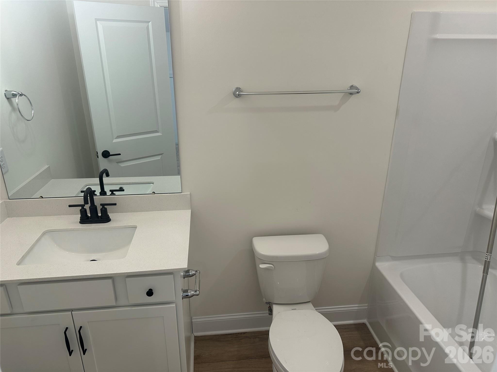 Upper level bath - 8414 Acadia Parkway, Sherrills Ford