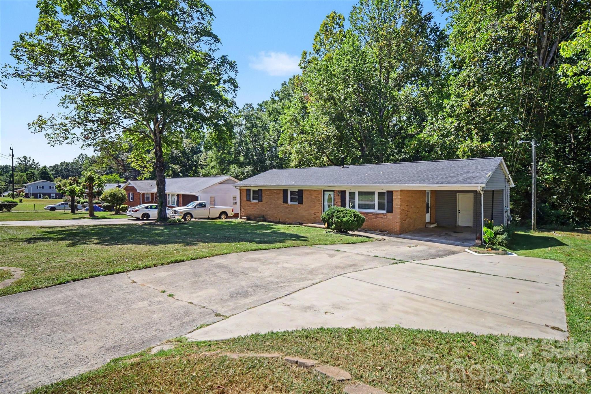 Single Family Residence at 829 Vancouver Lane, Gastonia, photo 2 of 40