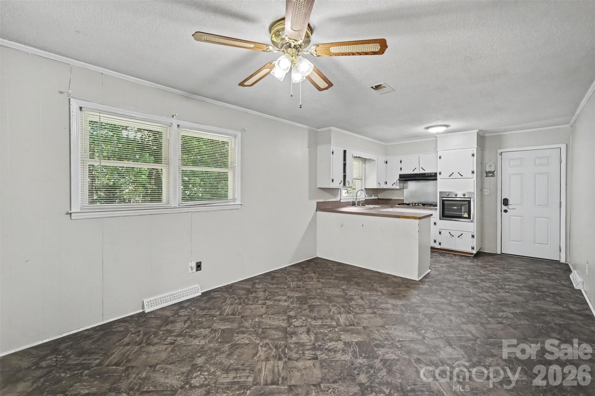 Single Family Residence at 829 Vancouver Lane, Gastonia, photo 12 of 40