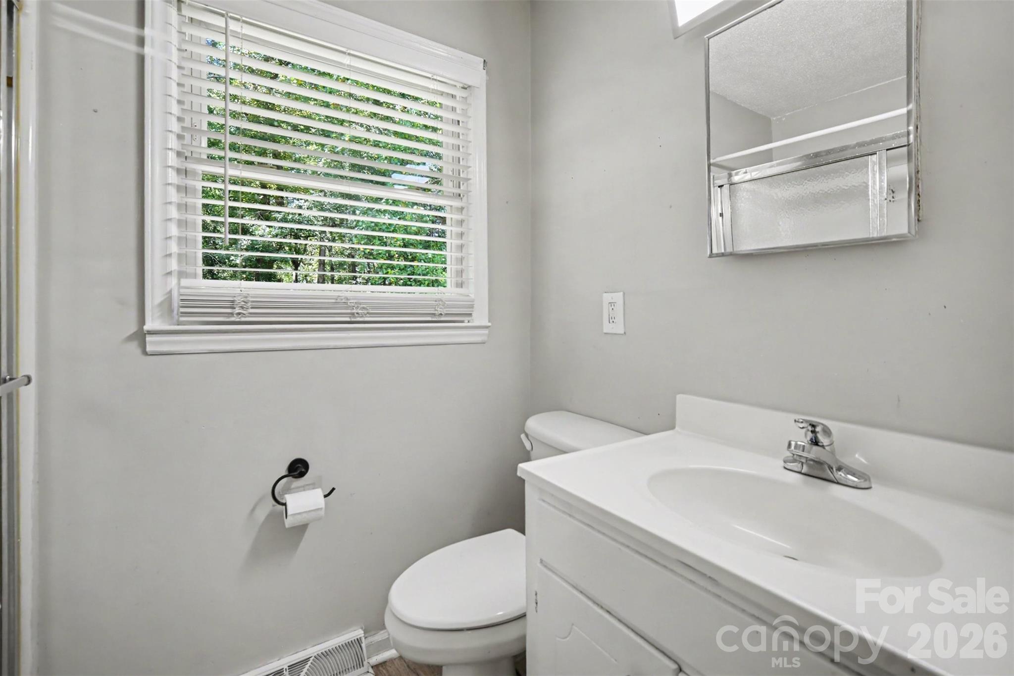 Single Family Residence at 829 Vancouver Lane, Gastonia, photo 17 of 40