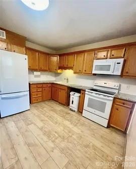 Condominium at 1300 Larchmont Place, Salisbury, photo 4 of 13