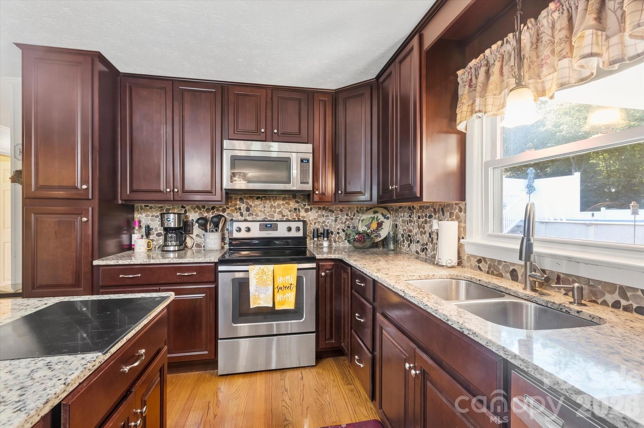 Single Family Residence at 105 Merrywood Drive, Lenoir, photo 18 of 46