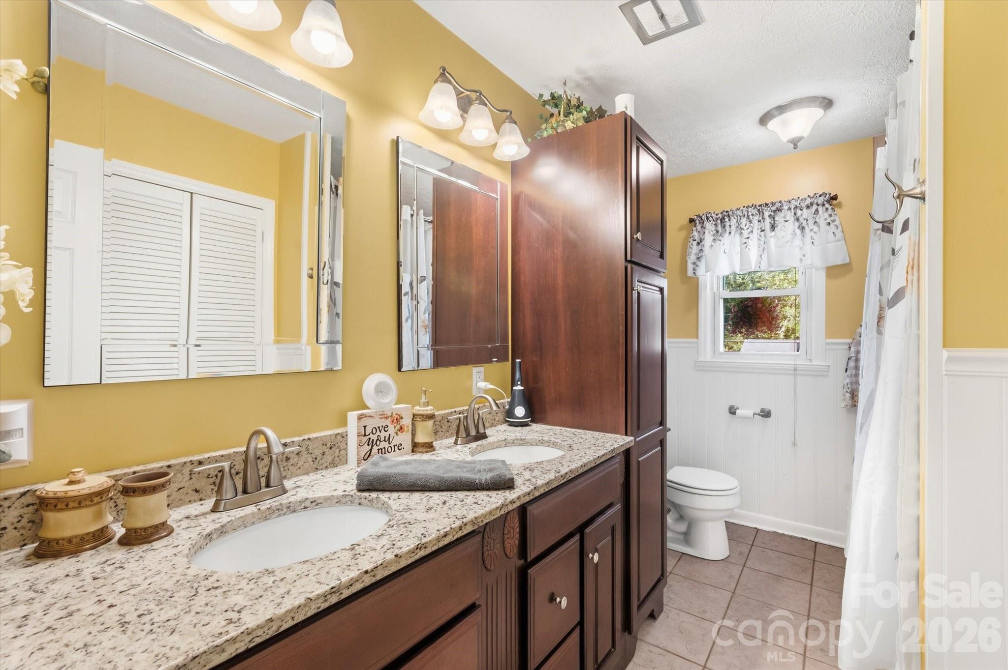 Single Family Residence at 105 Merrywood Drive, Lenoir, photo 22 of 46