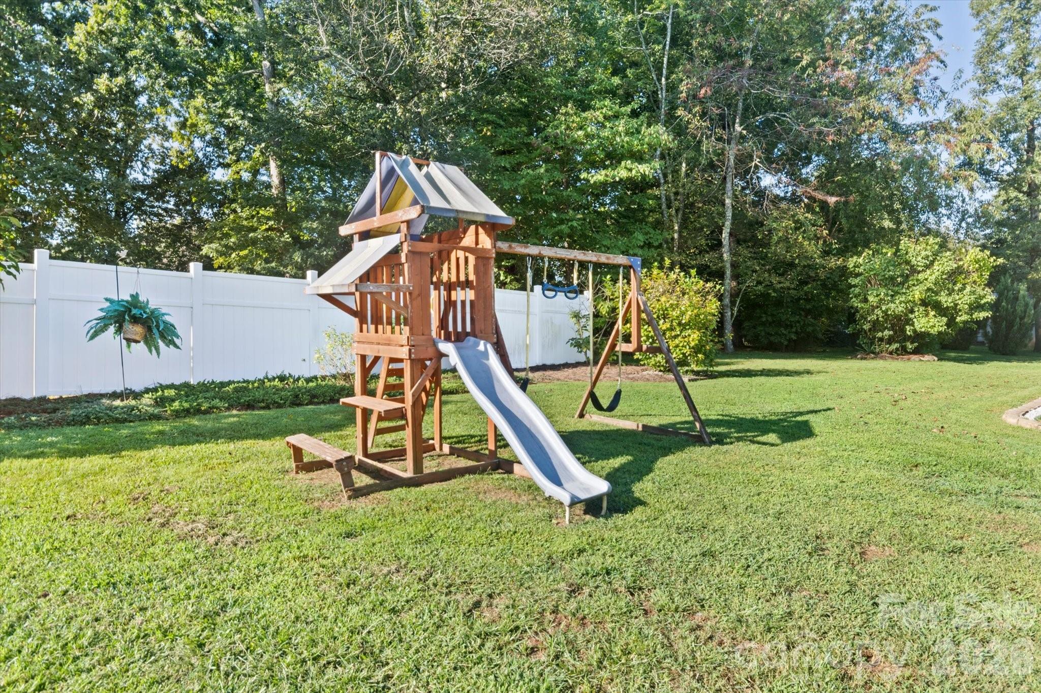 Single Family Residence at 105 Merrywood Drive, Lenoir, photo 32 of 46