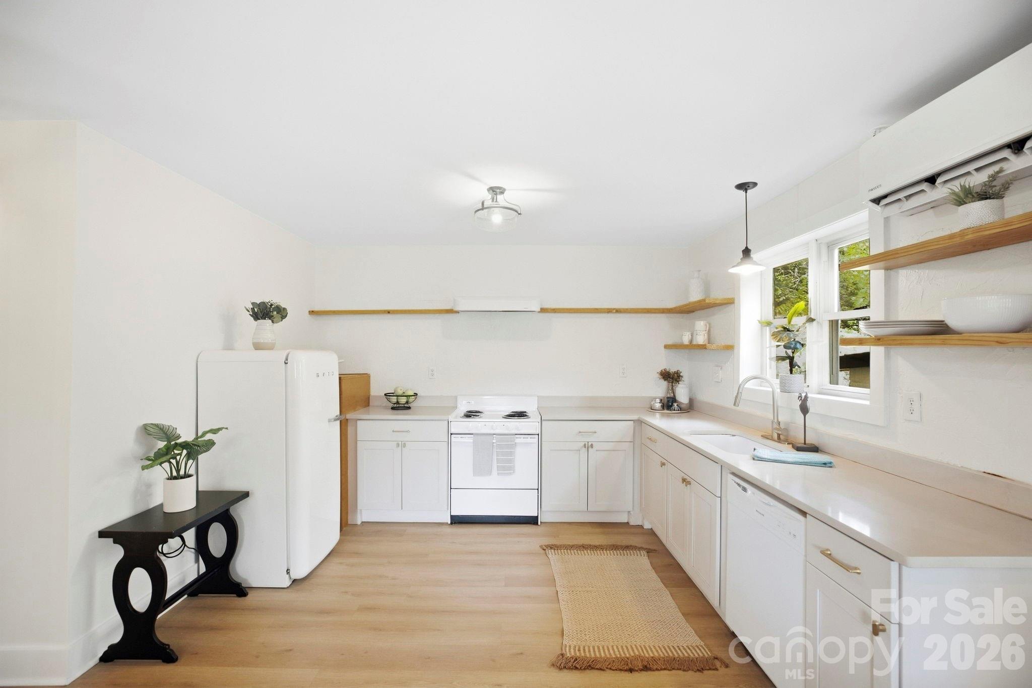 Single Family Residence at 423 Reems Creek Road, Weaverville, photo 3 of 34