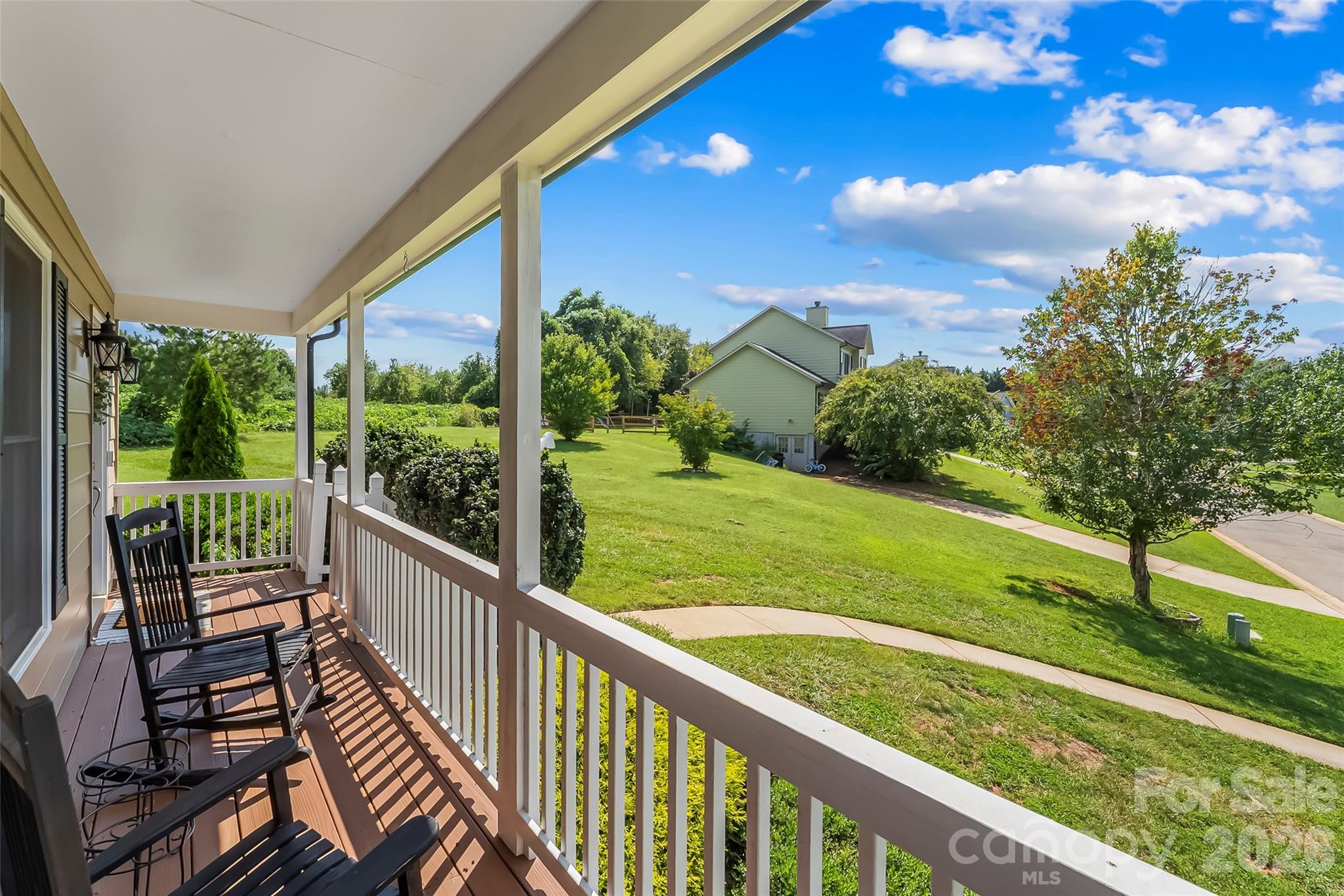 Single Family Residence at 1688 Buffett Circle, Hickory, photo 2 of 39