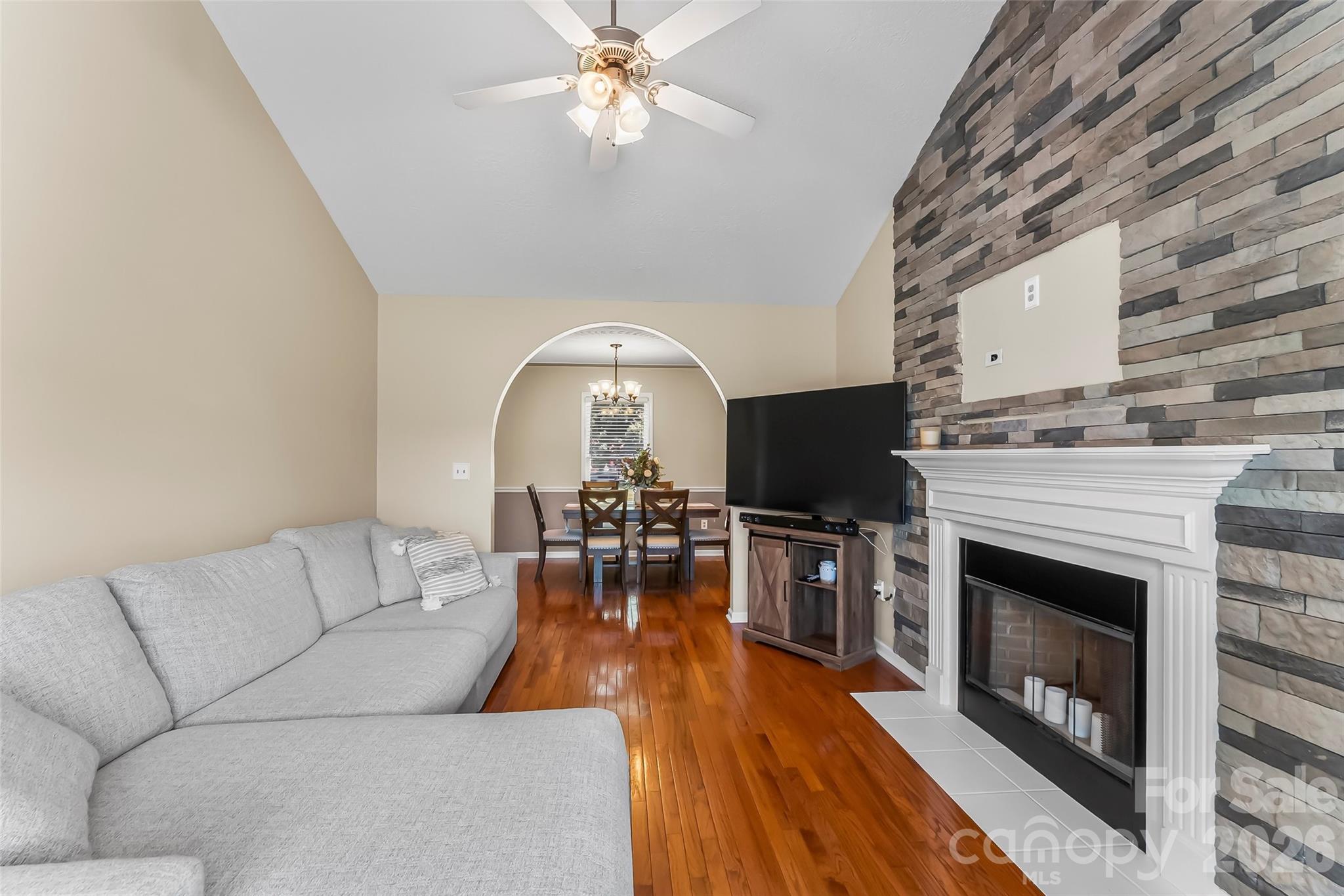 Single Family Residence at 1688 Buffett Circle, Hickory, photo 6 of 39