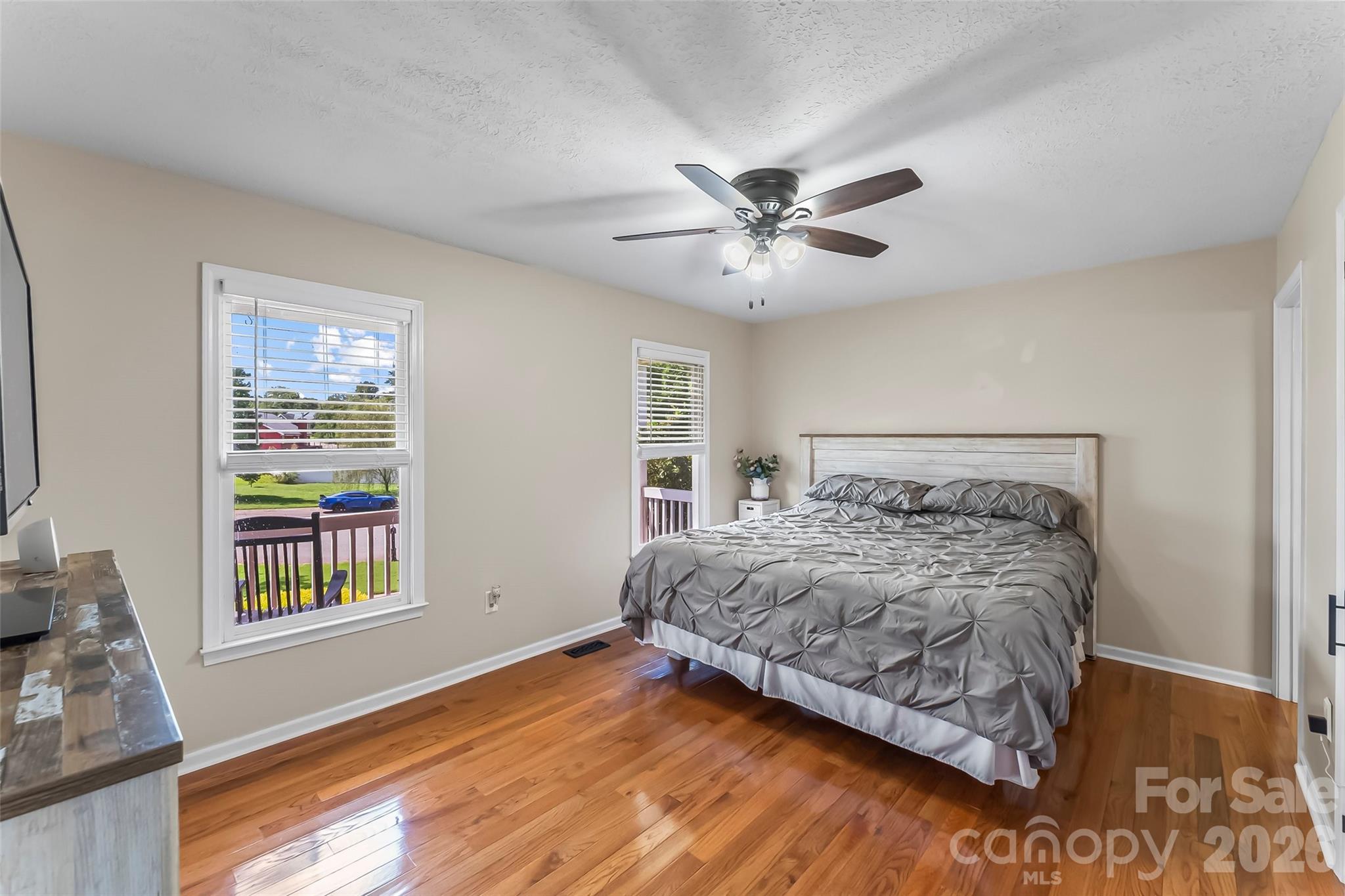 Single Family Residence at 1688 Buffett Circle, Hickory, photo 10 of 39