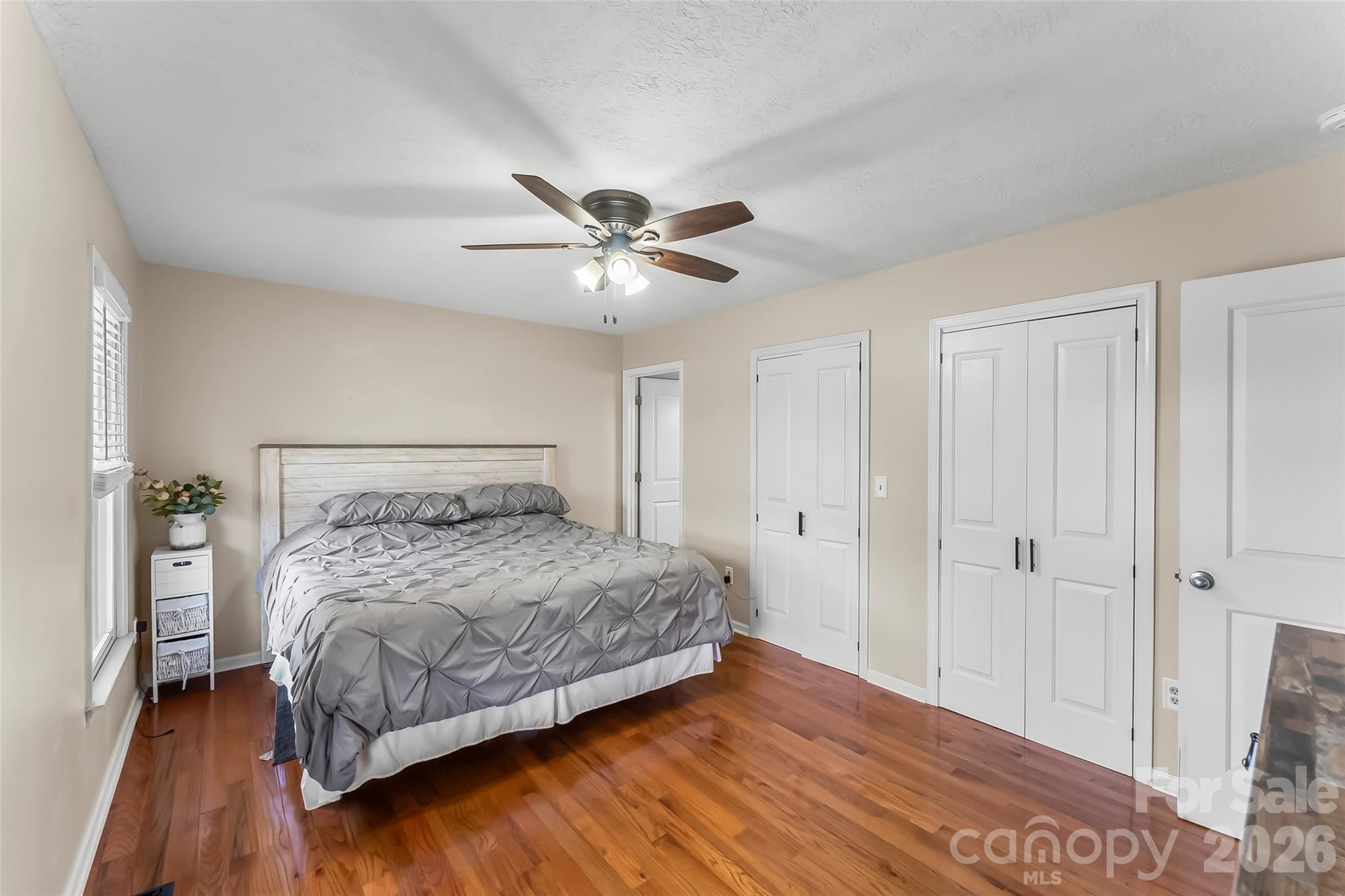 Single Family Residence at 1688 Buffett Circle, Hickory, photo 12 of 39