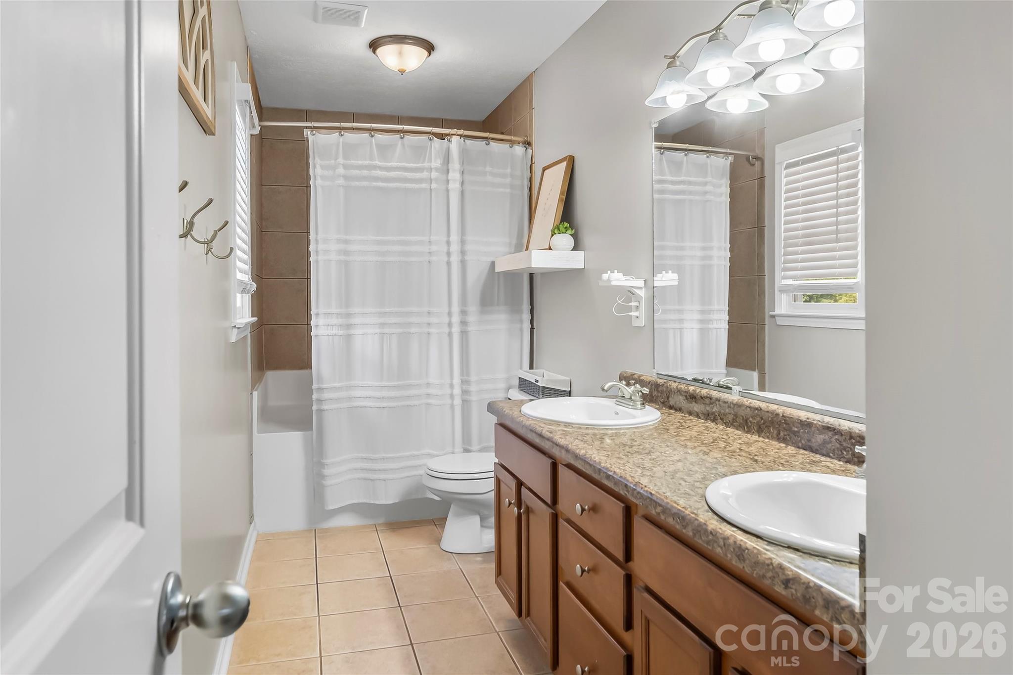 Single Family Residence at 1688 Buffett Circle, Hickory, photo 13 of 39
