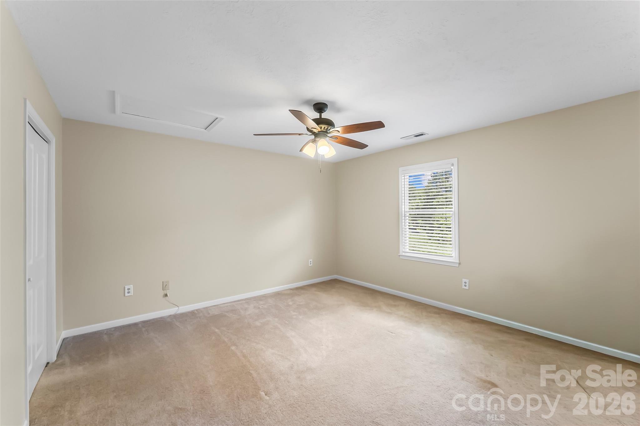 Single Family Residence at 1688 Buffett Circle, Hickory, photo 18 of 39