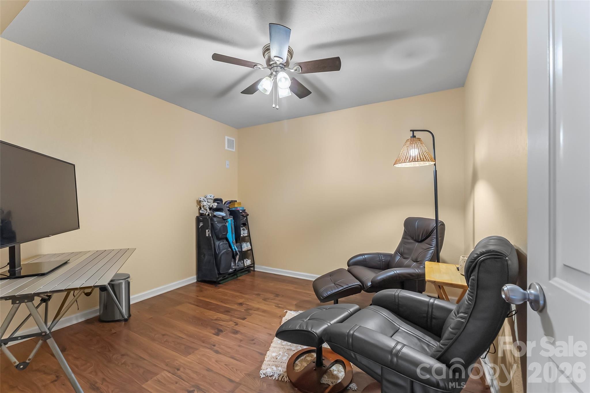Single Family Residence at 1688 Buffett Circle, Hickory, photo 22 of 39