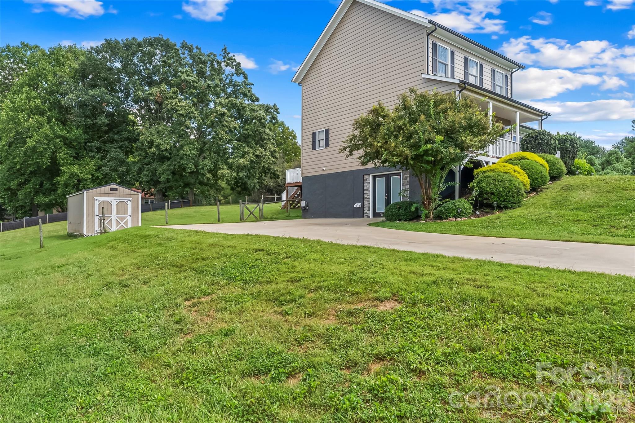 Single Family Residence at 1688 Buffett Circle, Hickory, photo 32 of 39