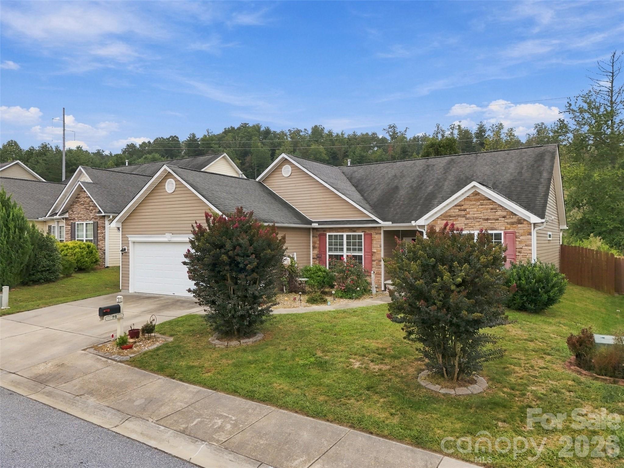 Single Family Residence at 78 Brookstone Court, Hendersonville, photo 4 of 48