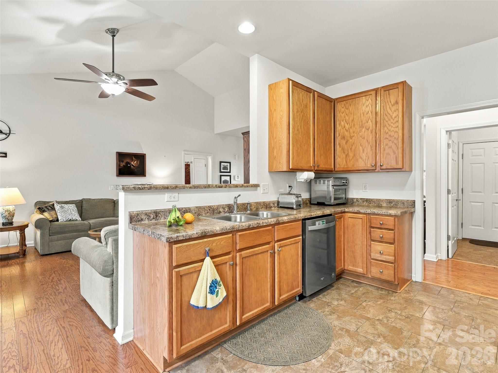 Single Family Residence at 78 Brookstone Court, Hendersonville, photo 28 of 48