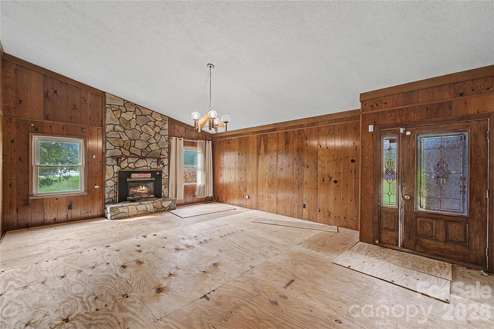 Single Family Residence at 102 Nob Hill Drive, Gaffney, photo 2 of 31
