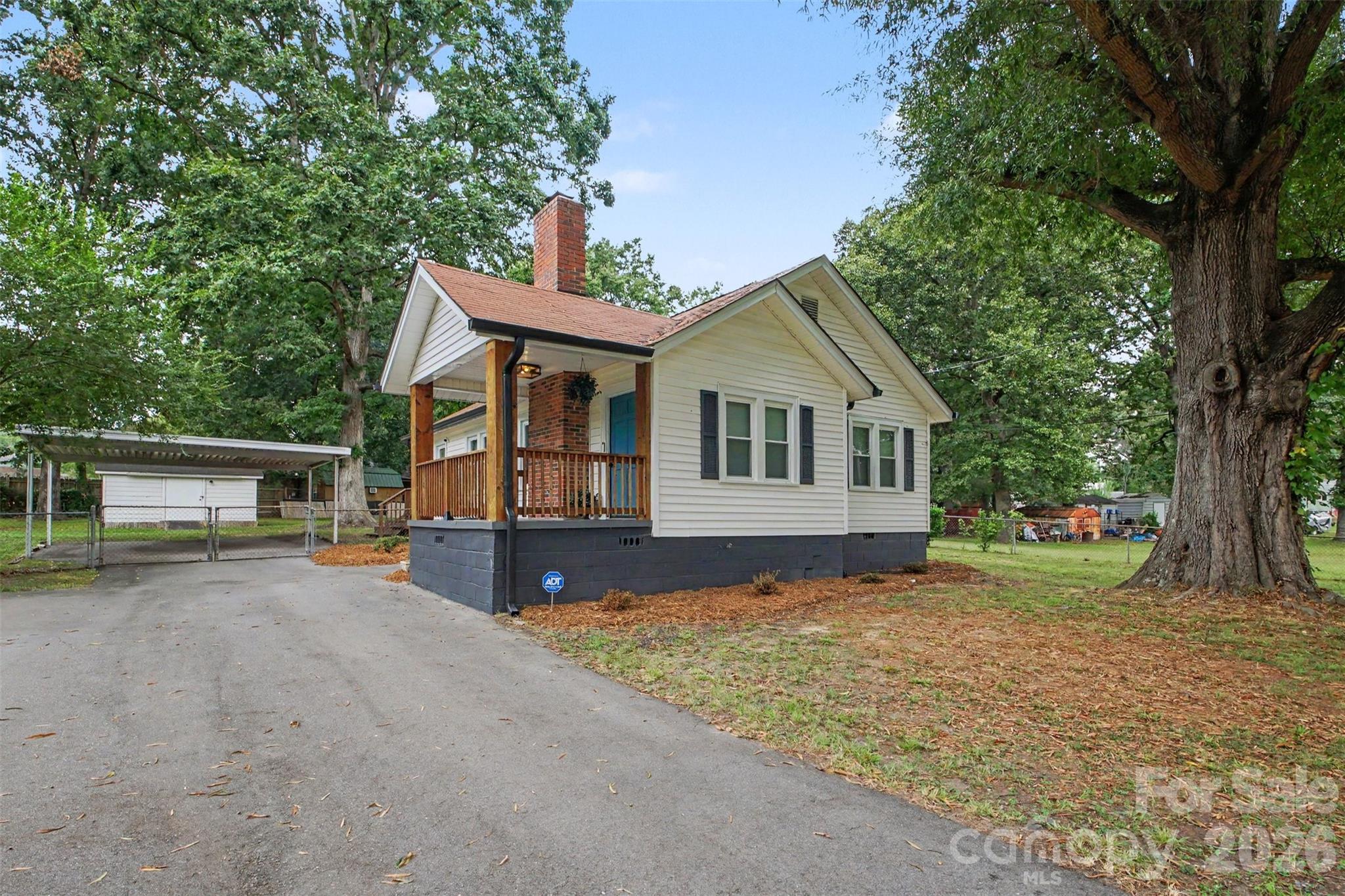 Single Family Residence at 1521 Blackwood Street, Gastonia, photo 10 of 32