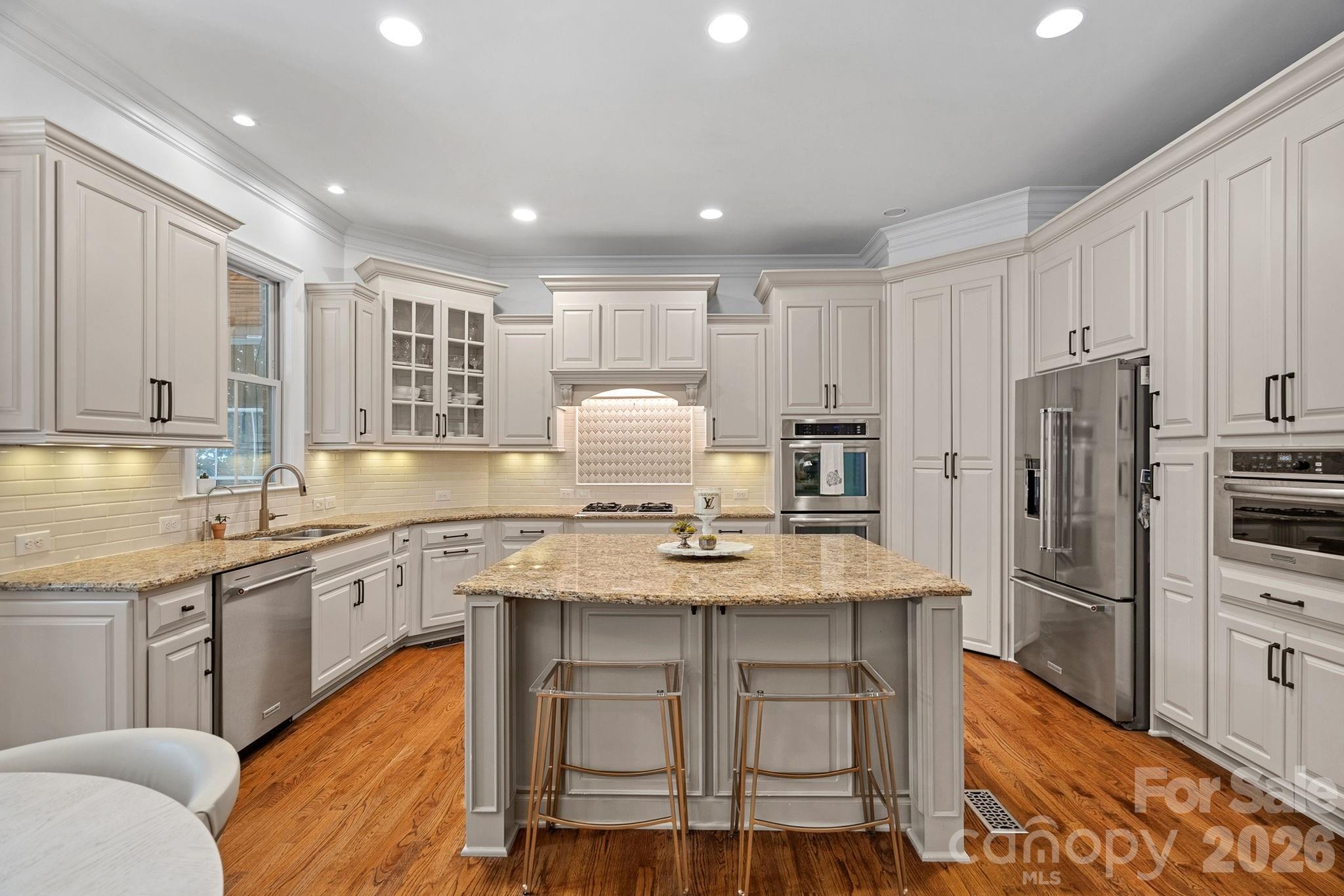 Single Family Residence at 1104 Longwood Court, Matthews, photo 5 of 44