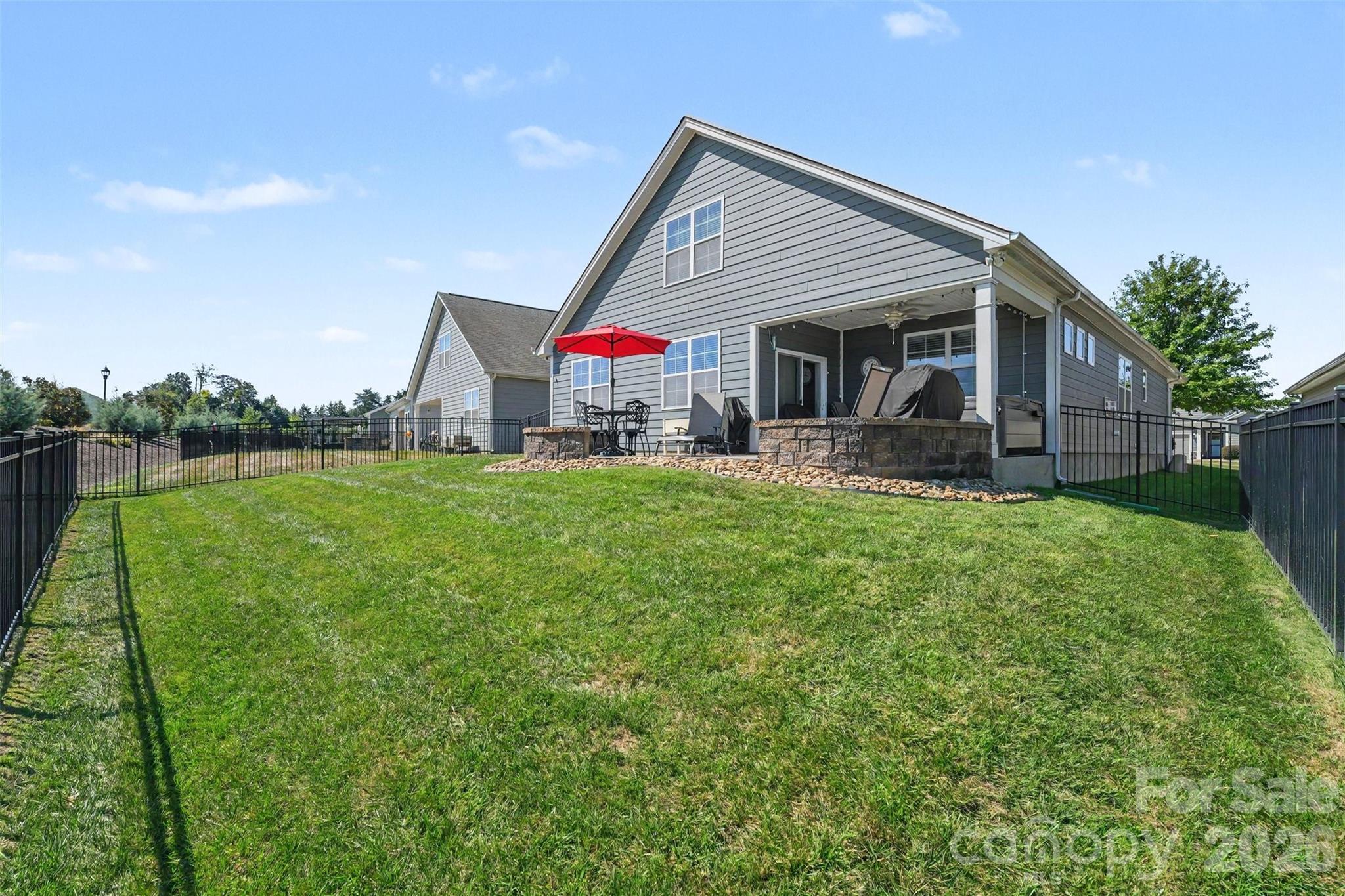 Single Family Residence at 110 Boatwright Lane, Mooresville, photo 17 of 40
