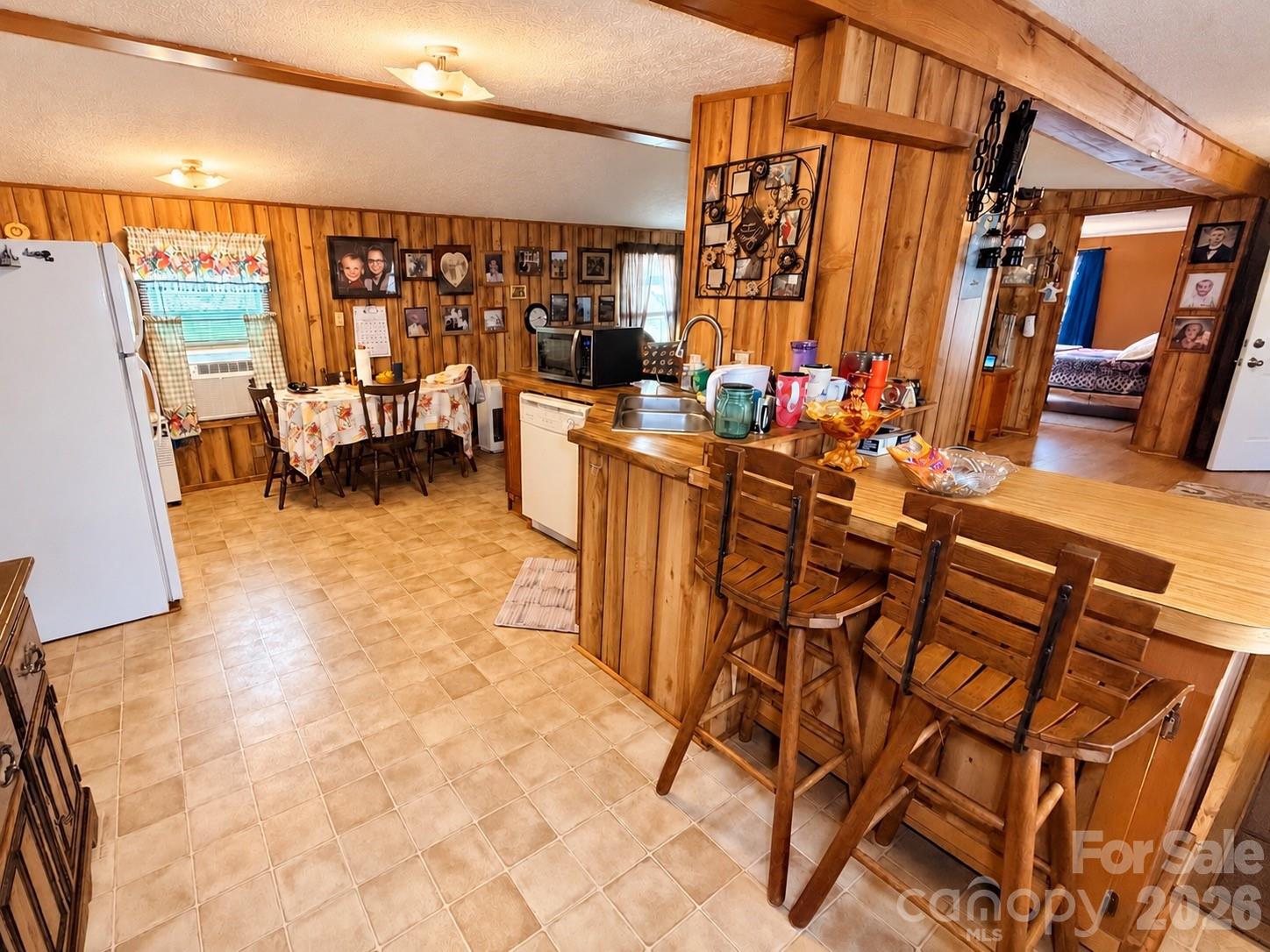 Single Family Residence at 139 N Ridge Drive, Waynesville, photo 7 of 16