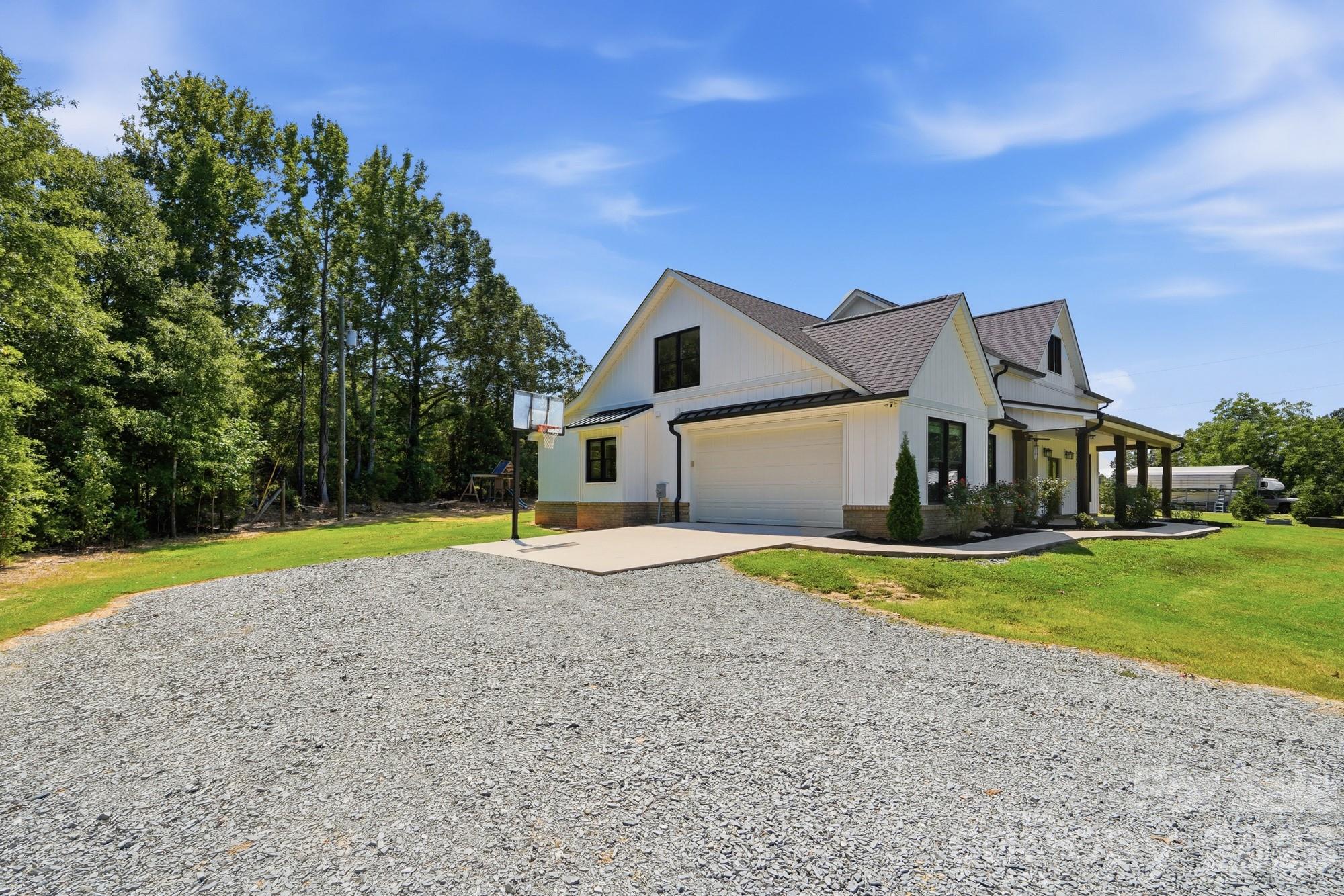 Side Load Garage - 5115 Waxhaw Highway, Monroe